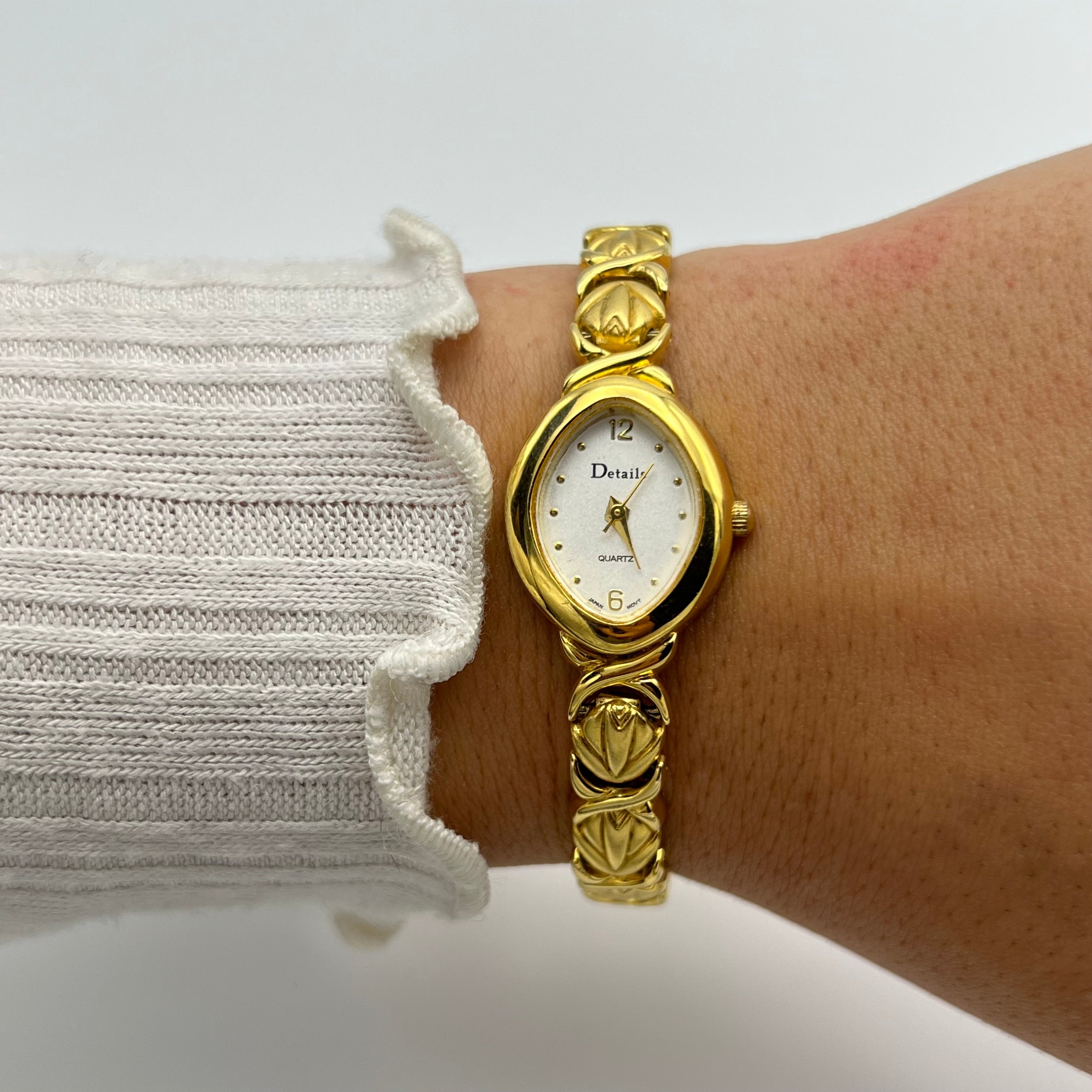 🌟 Gold-Toned Detailed Watch