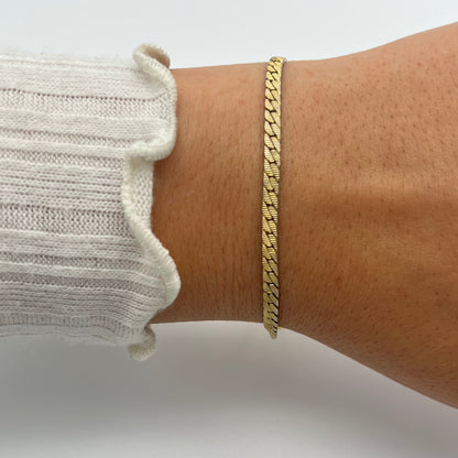 💛 Gold-Toned Bracelet