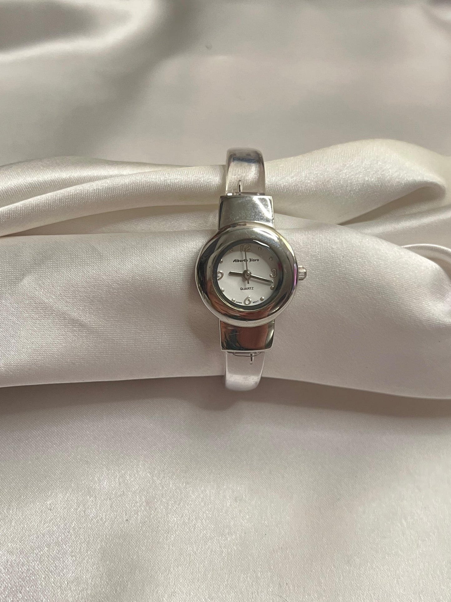 🤍 Unique Clear Strap Watch