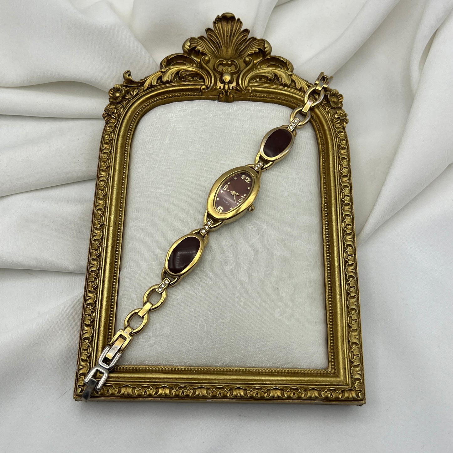 Chic Brown Oval Dial Watch