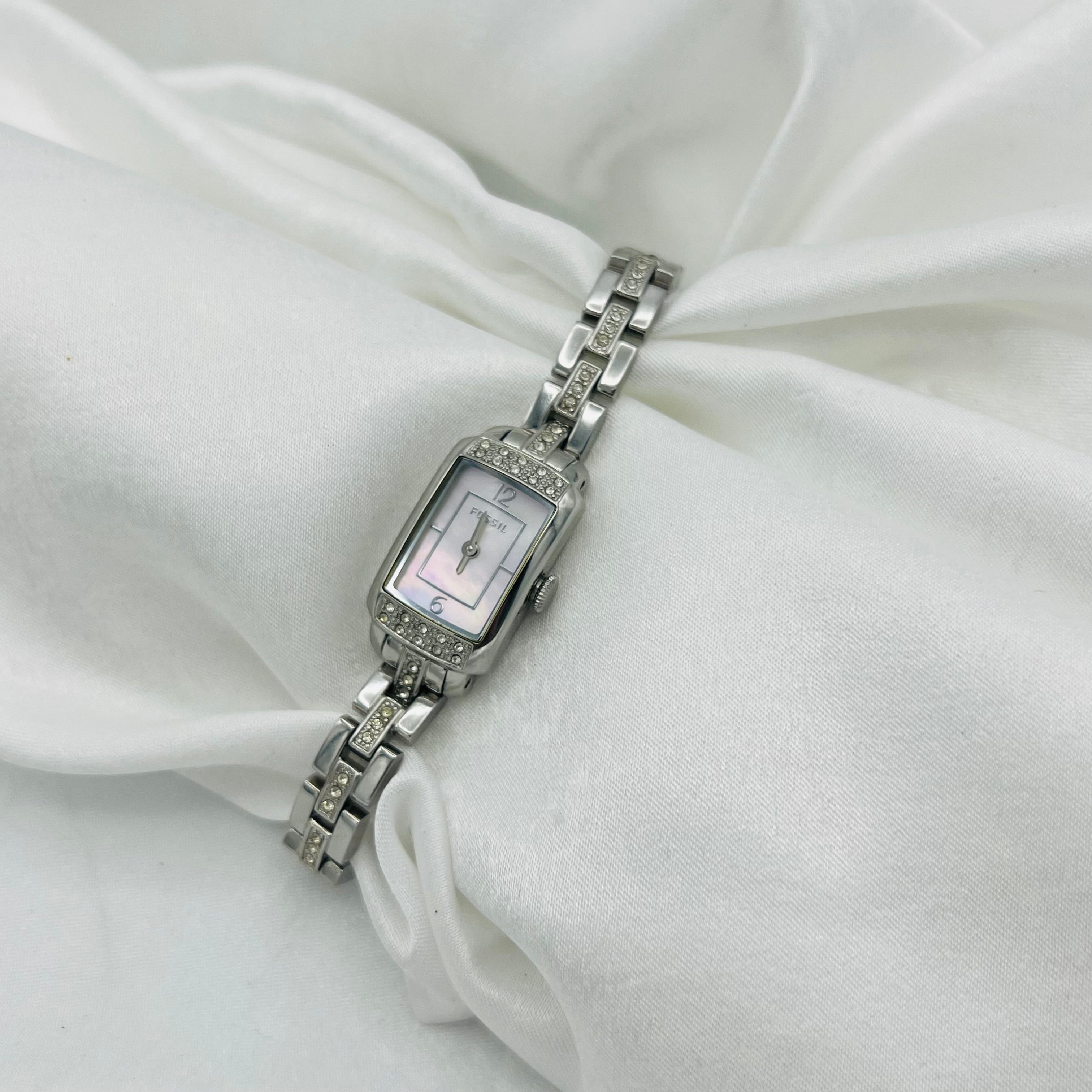 🩶 Silver-Toned Fossil Watch