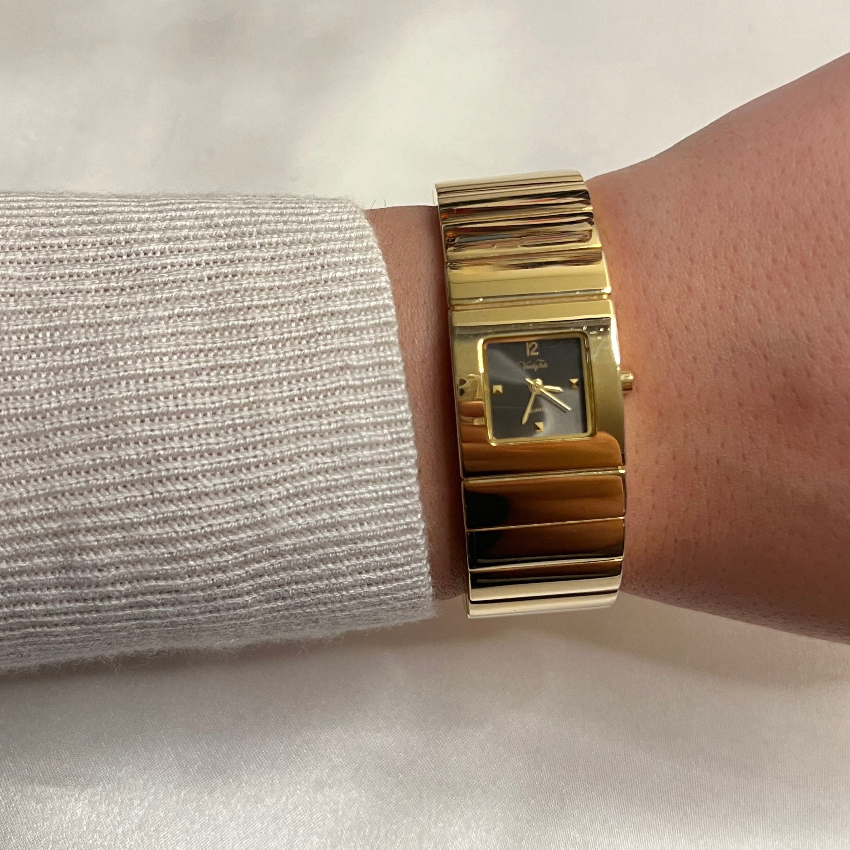 💛 Gold Square Face Watch