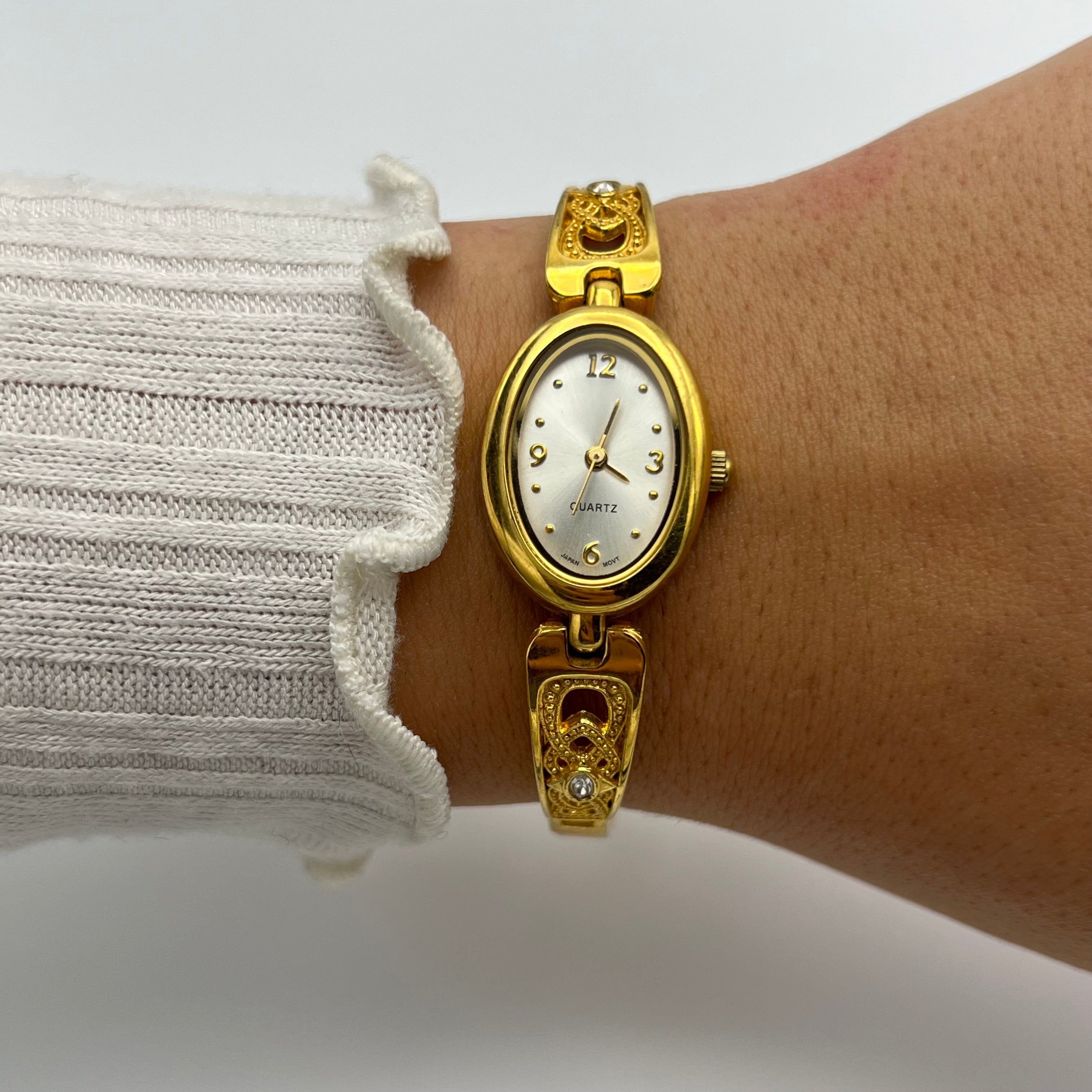 🌟 Gold-Toned Watch with Oval Dial