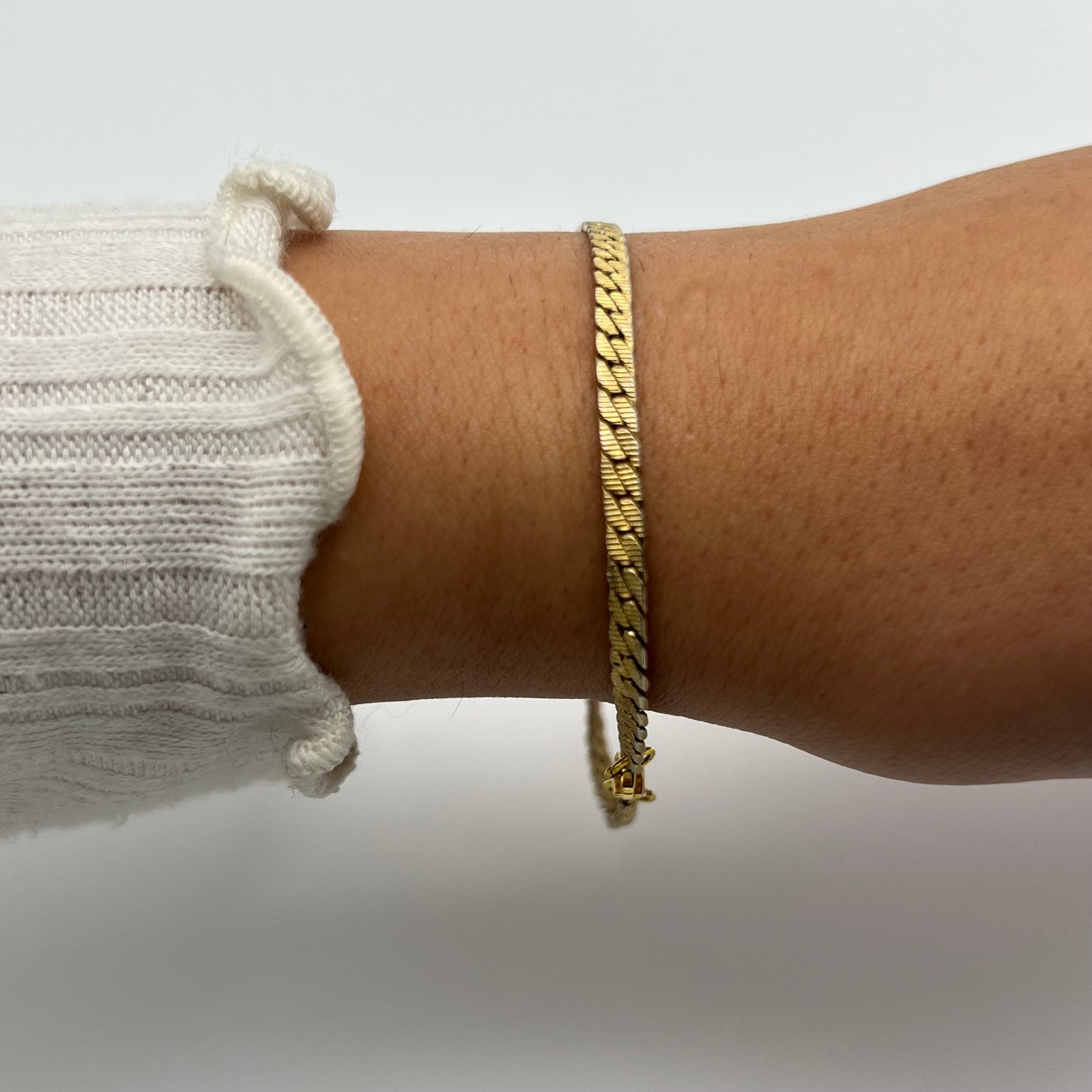 💛 Gold-Toned Bracelet