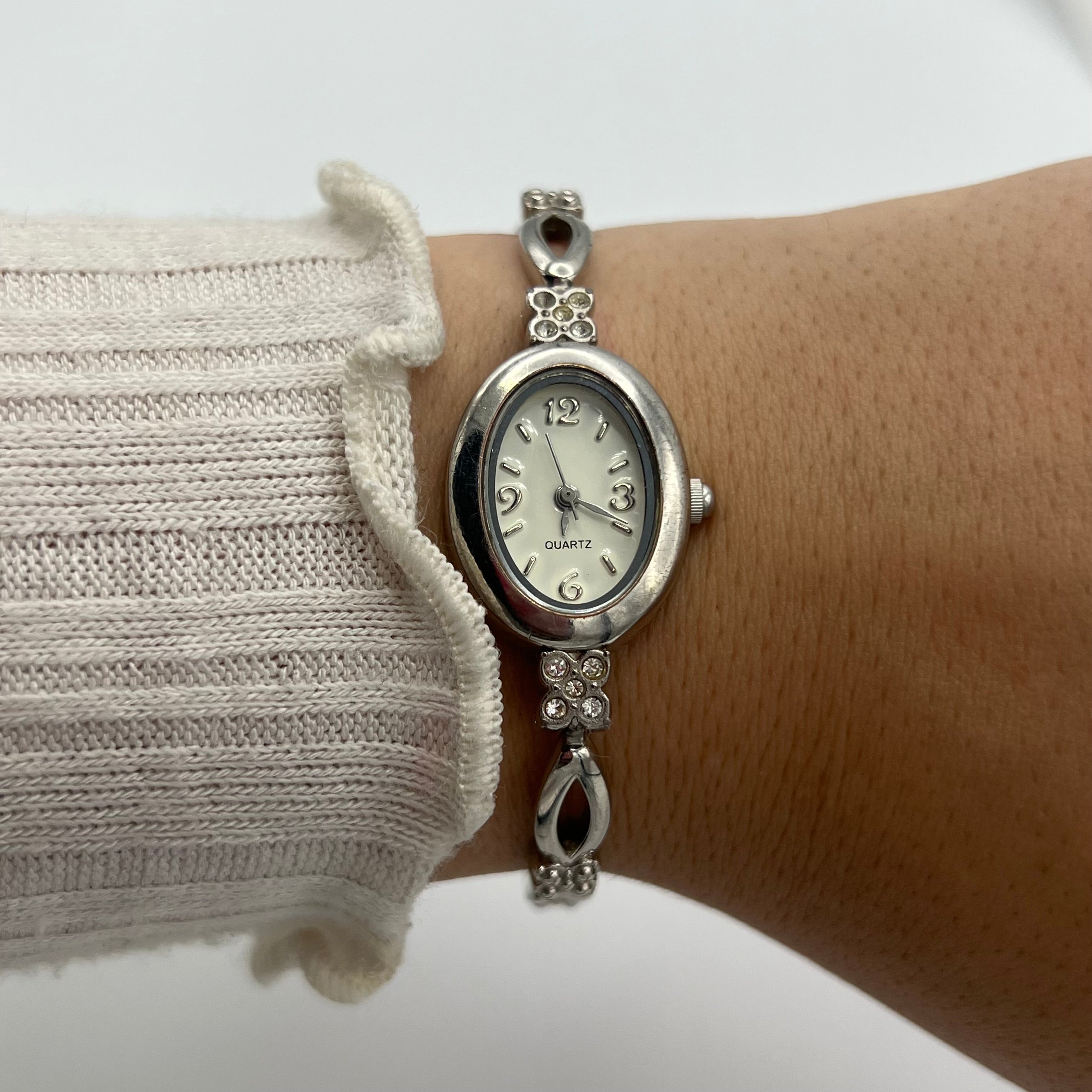 🩶 Cute Silver-Toned Watch