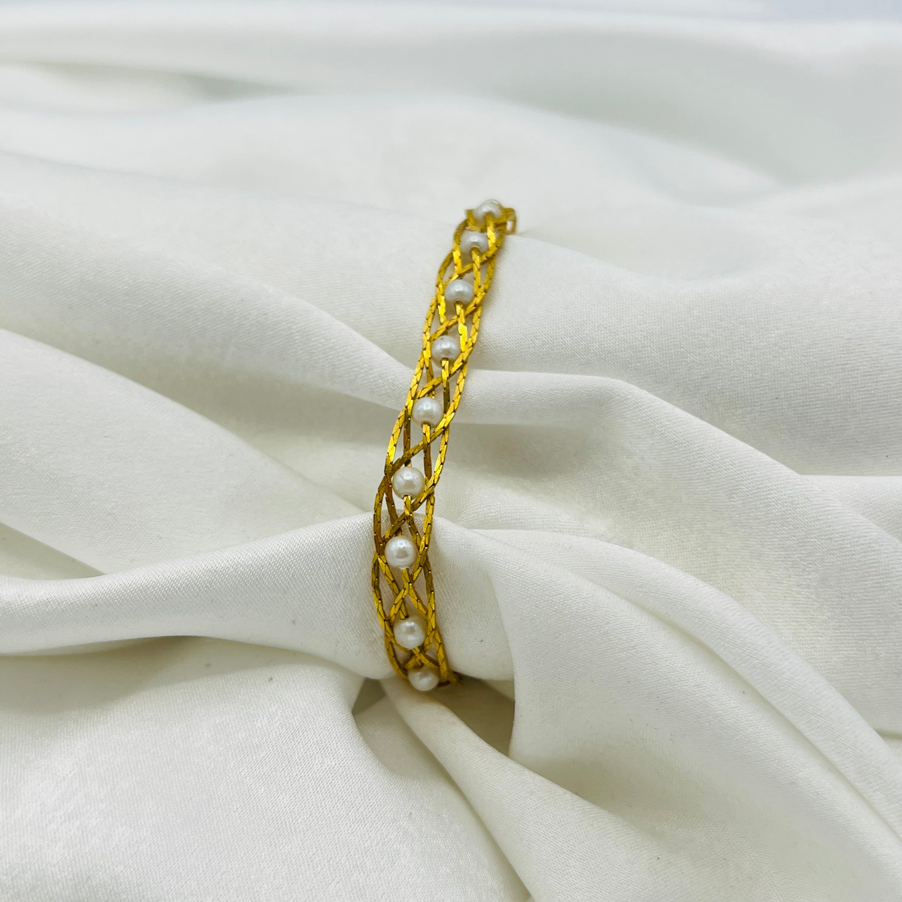 🐚 Gold-Toned Braided Pearl Bracelet