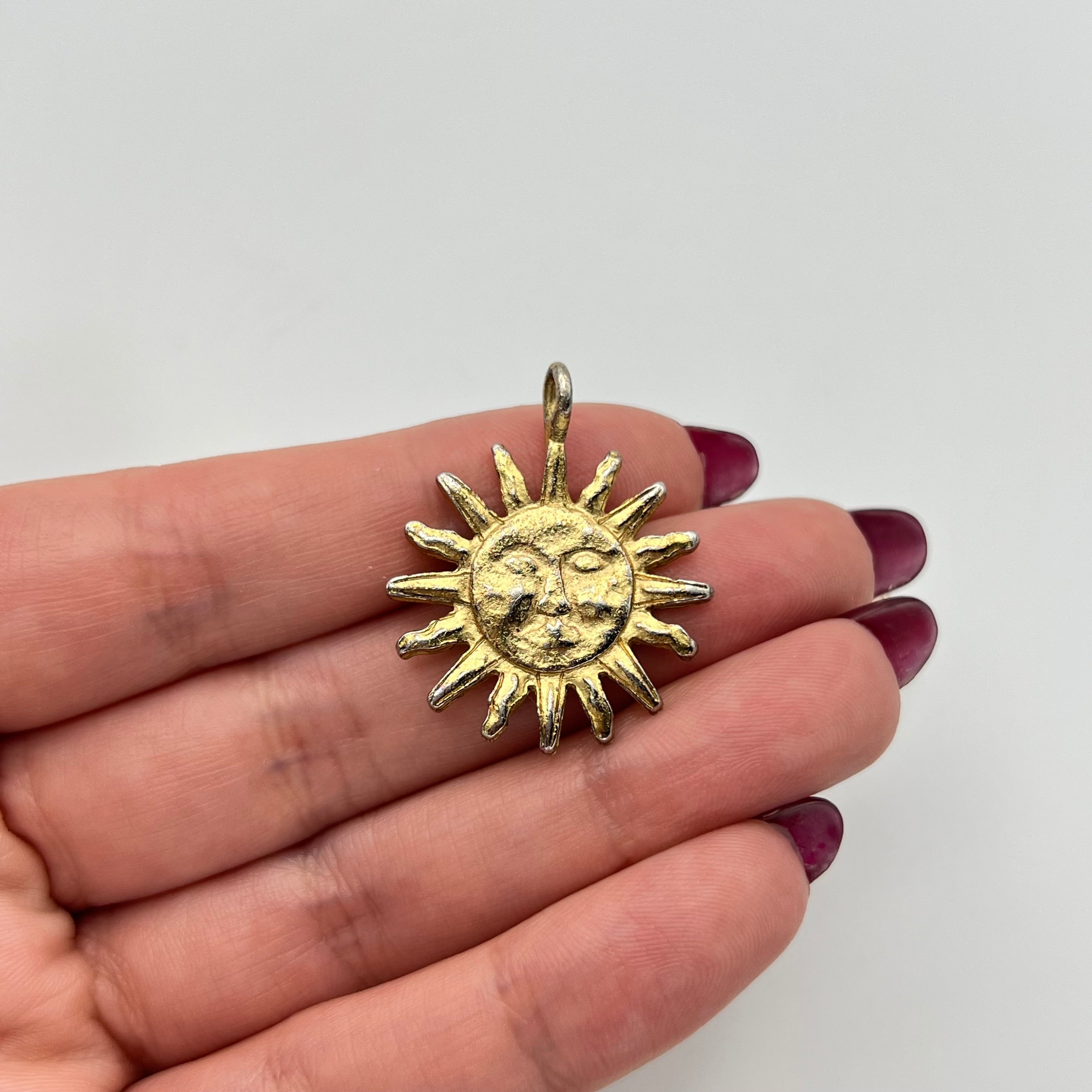 🌞 Sun Charm