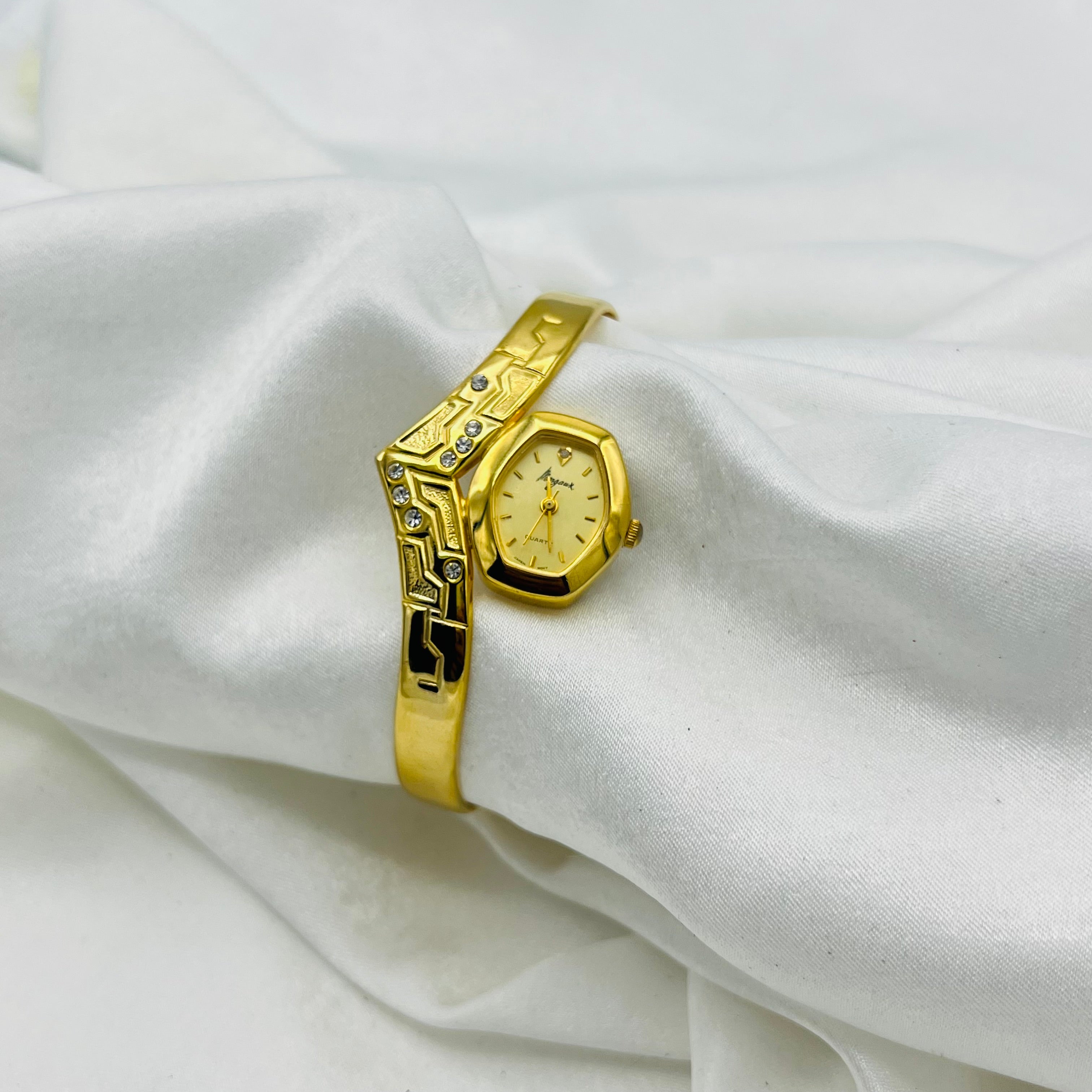 💛 Gold Hexagon Side Cuff Watch