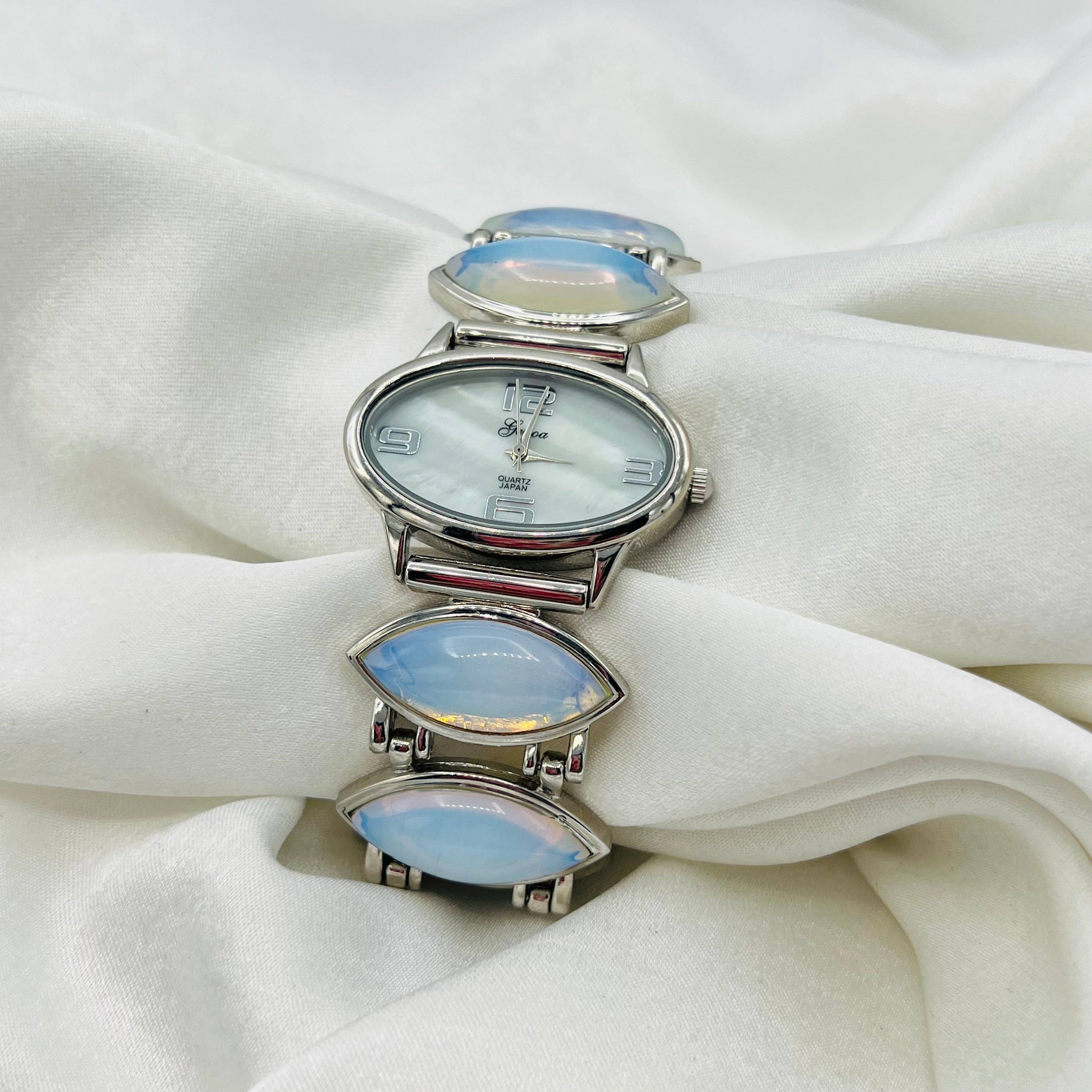 🤍✨ Irridescent Statement Watch