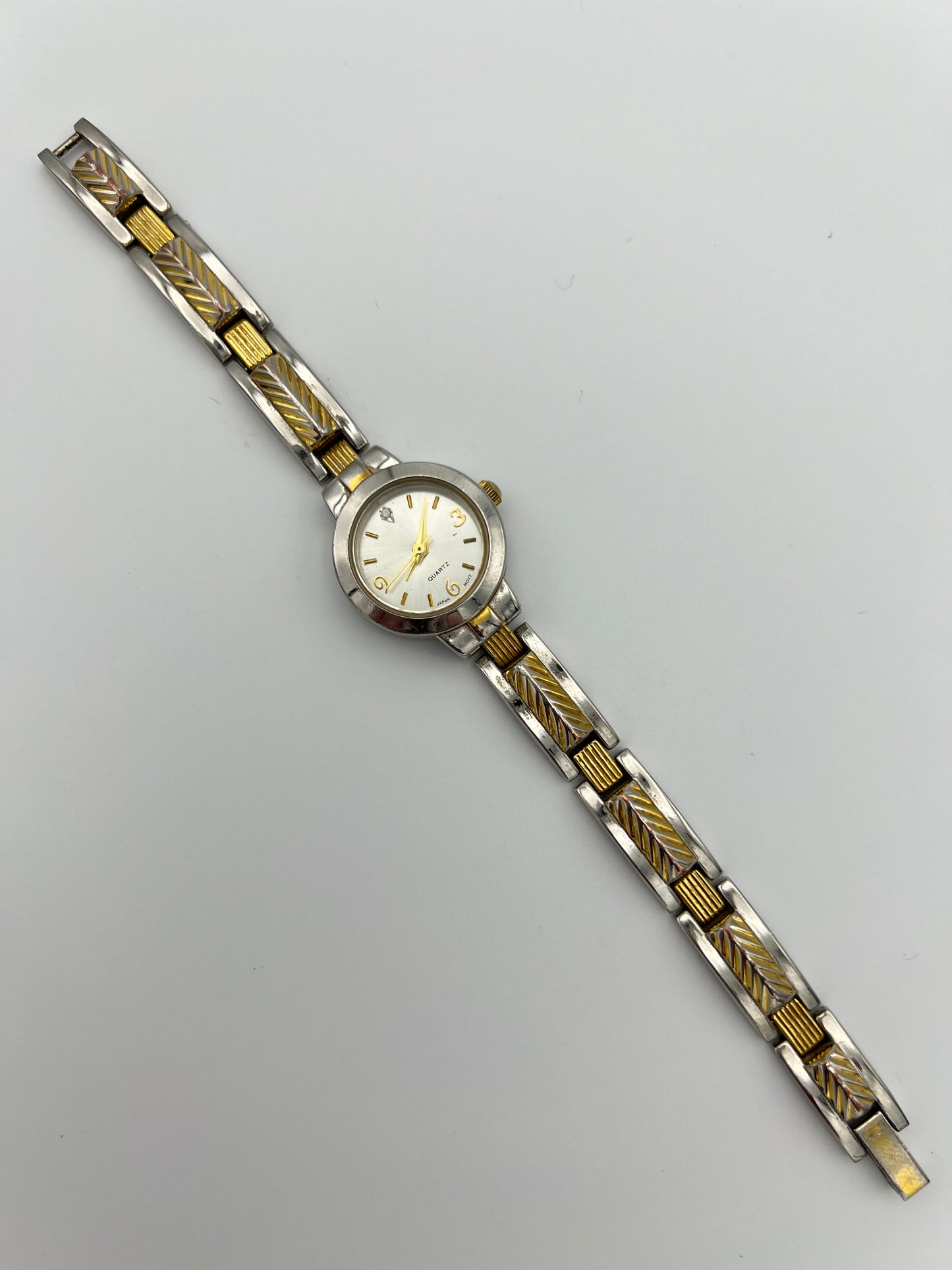 💛🩶 Two Toned Round Face Watch