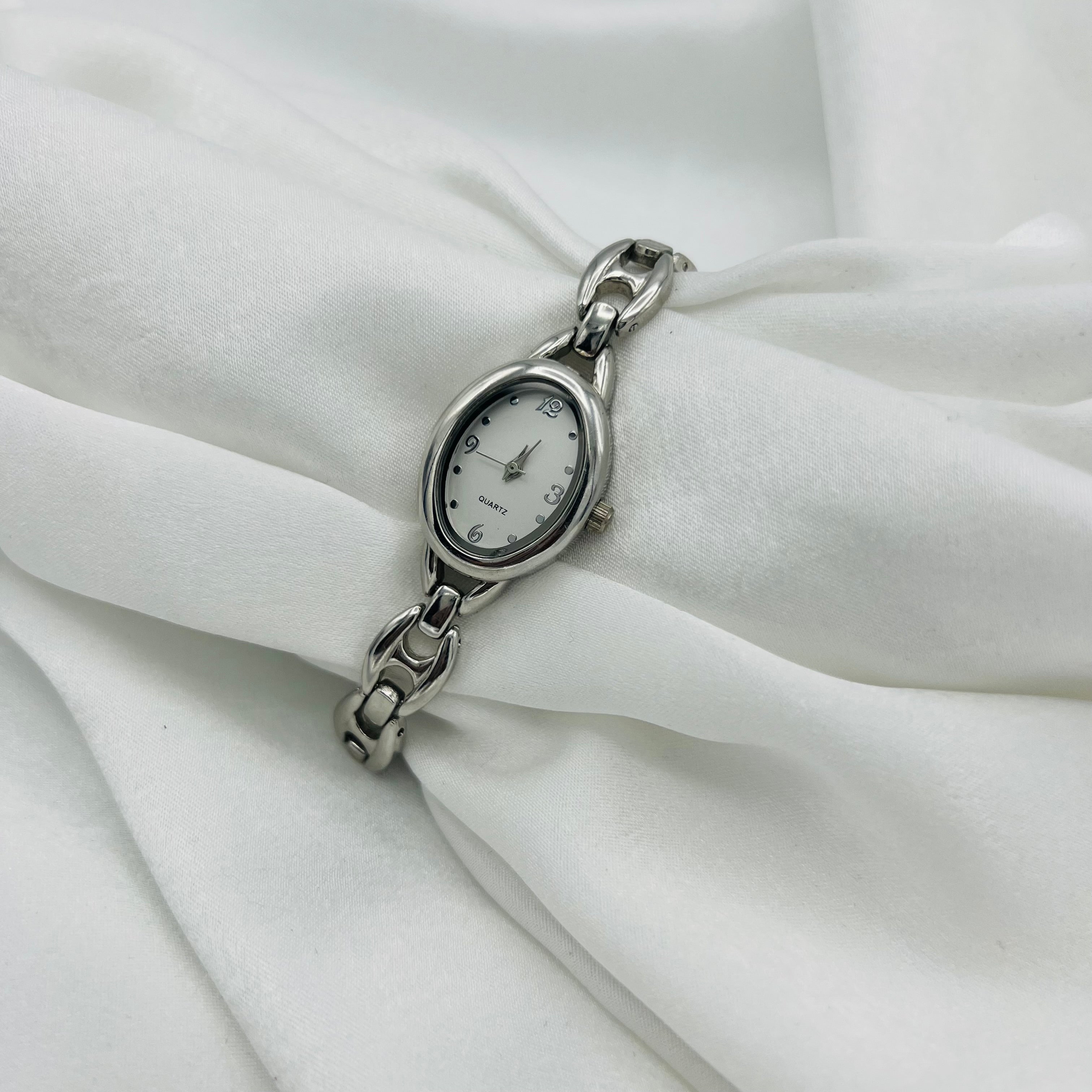 🩶 Silver-Toned Watch