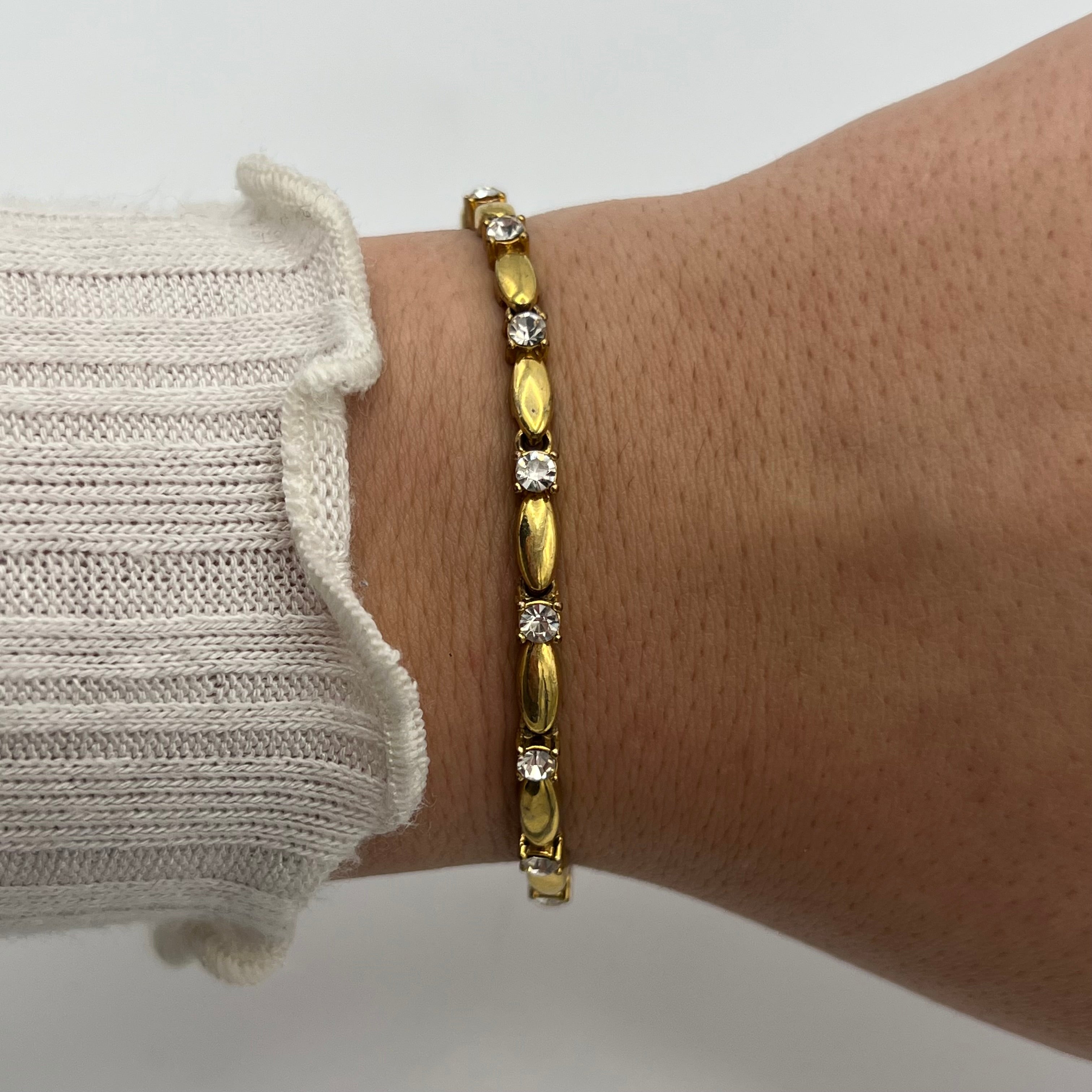 💎 Unique Gold-Toned Bracelet