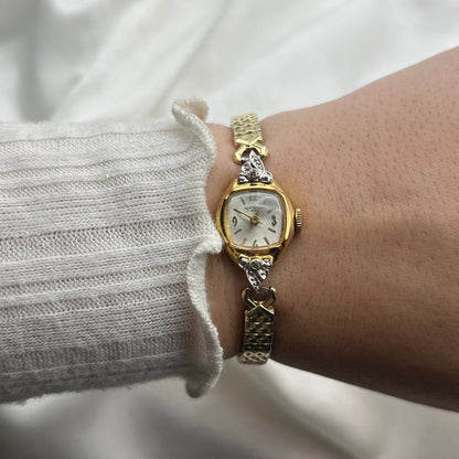 Dainty Unichron 17 Jewels Watch
