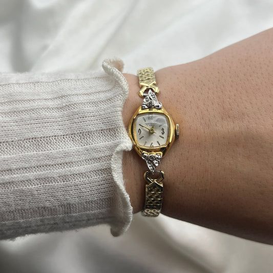 Dainty Unichron 17 Jewels Watch