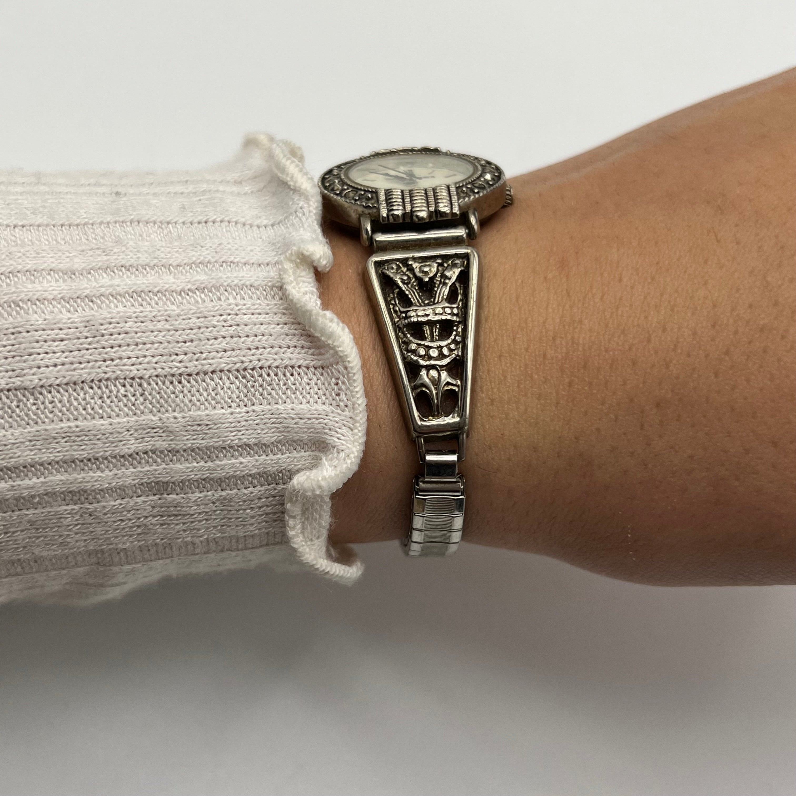 🩶 Silver-Toned Art Deco Stretch Watch