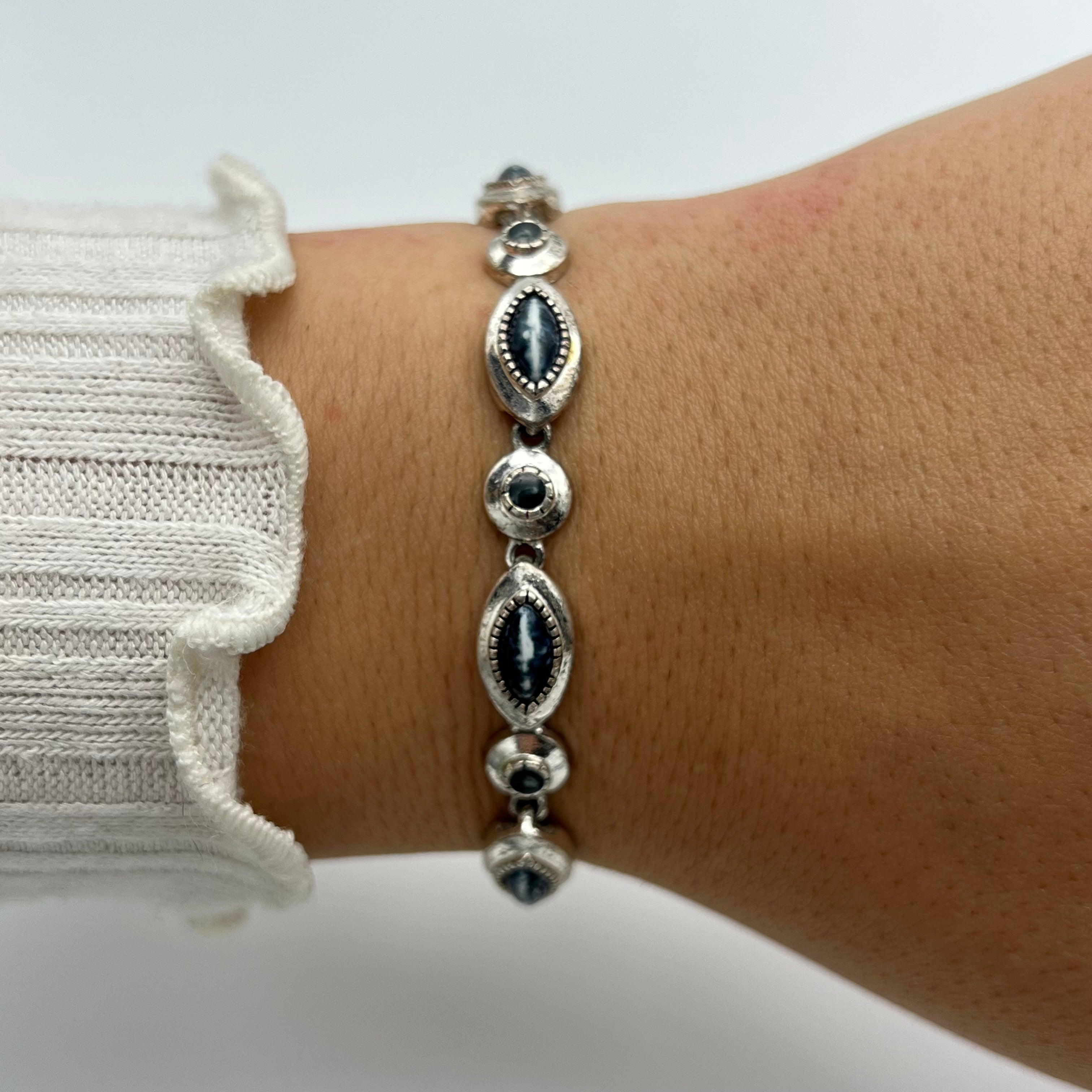 💙 Silver-Toned Navy Blue Detailed Bracelet