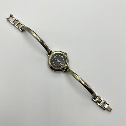 🩶 Silver-Toned Round Dial Watch