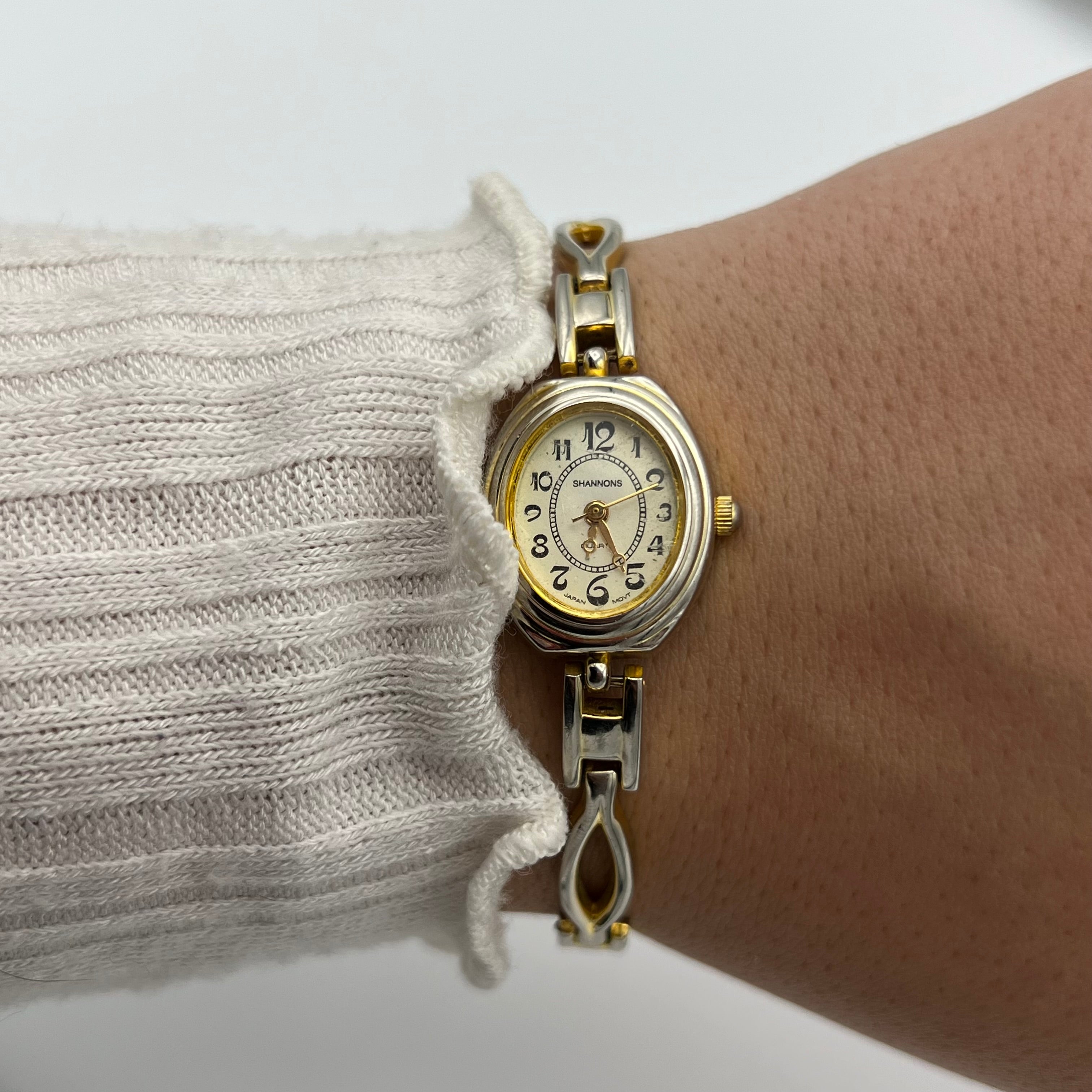 ✨ Dainty Gold-Toned Watch