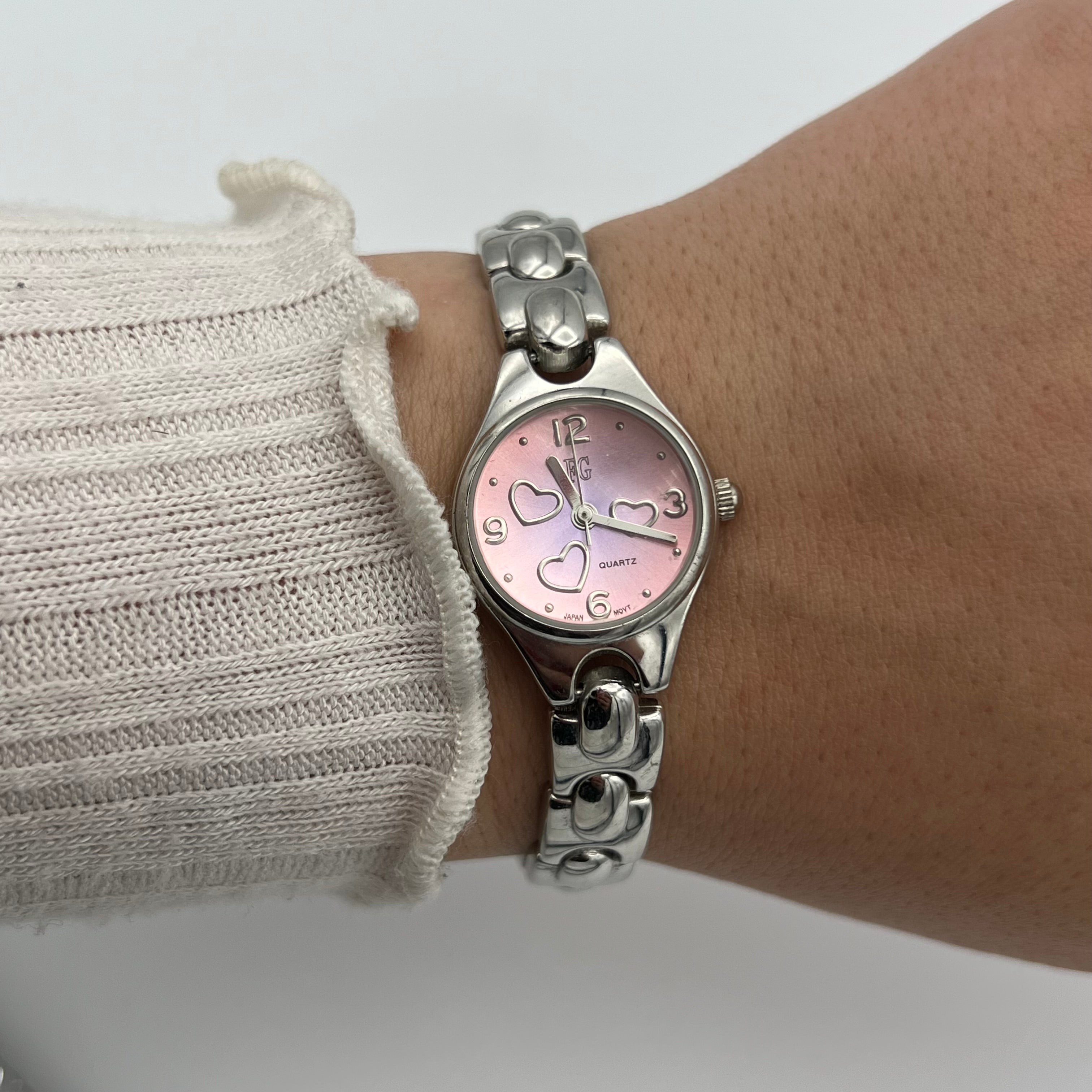 💕 Silver-Toned Watch with Pink Hearts Dial
