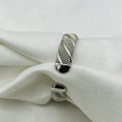 Silver-Toned Twist Detailed Watch