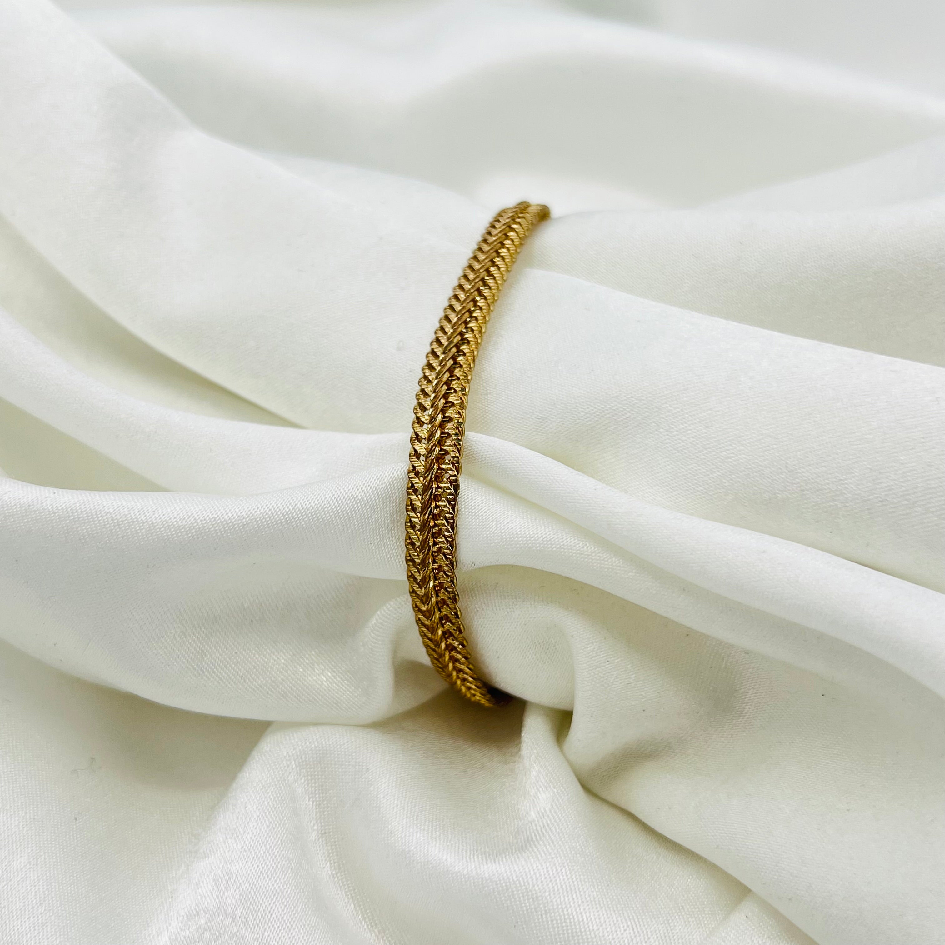 💛 Gold-Toned Bracelet