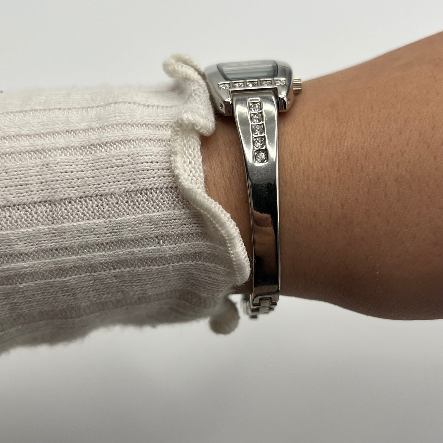 🩶 Silver-Toned Watch with Mother of Pearl Strap