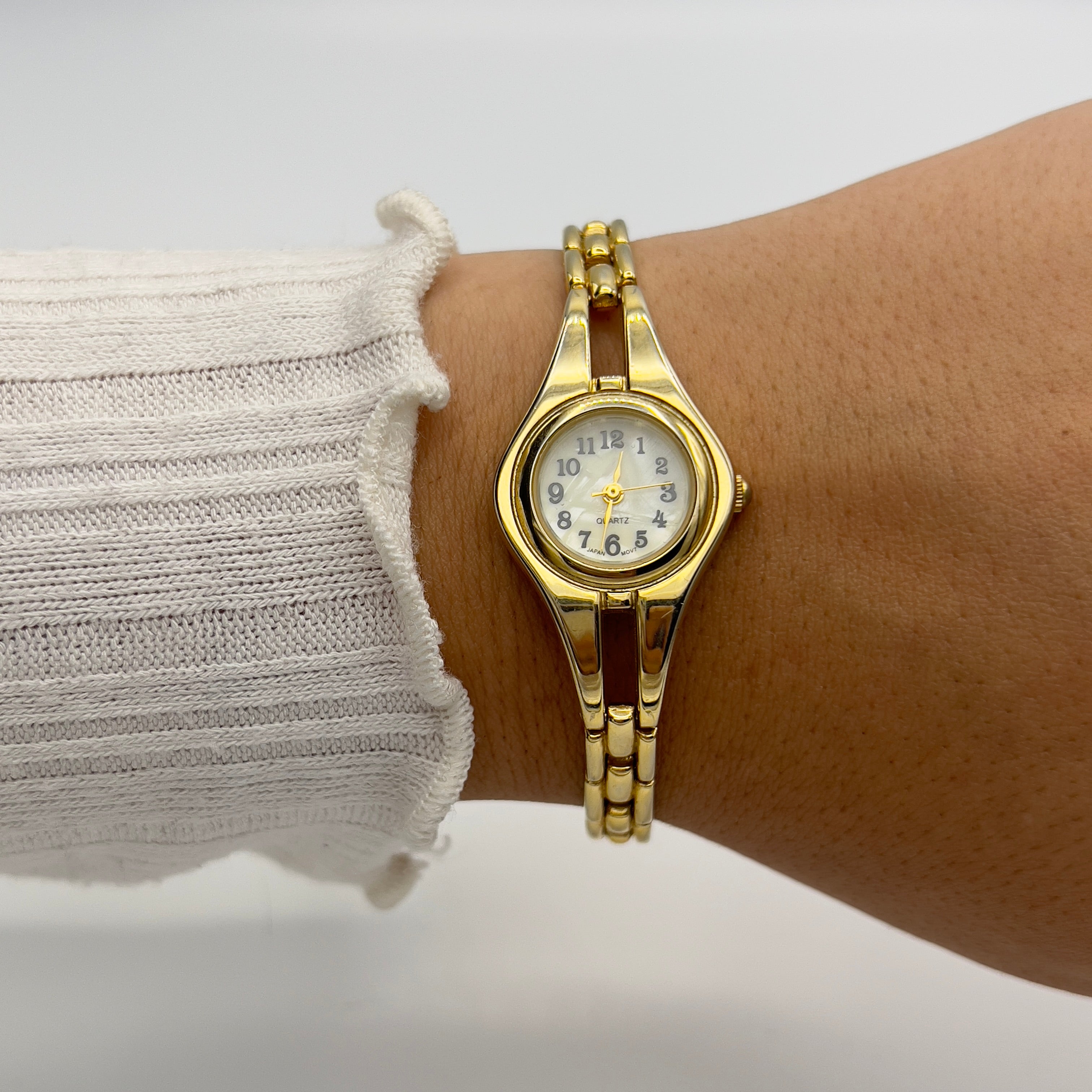 💛 Dainty Gold-Toned Watch