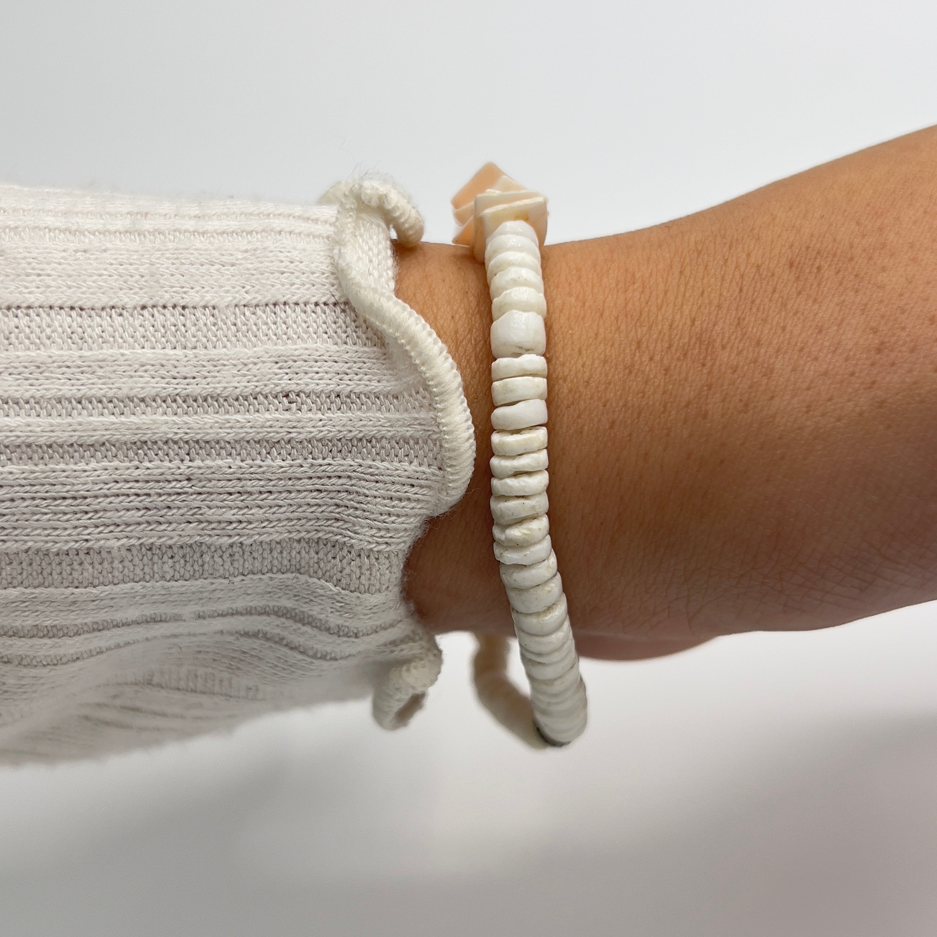 💞🤍 Baby Pink and White Puka Shell Bracelet