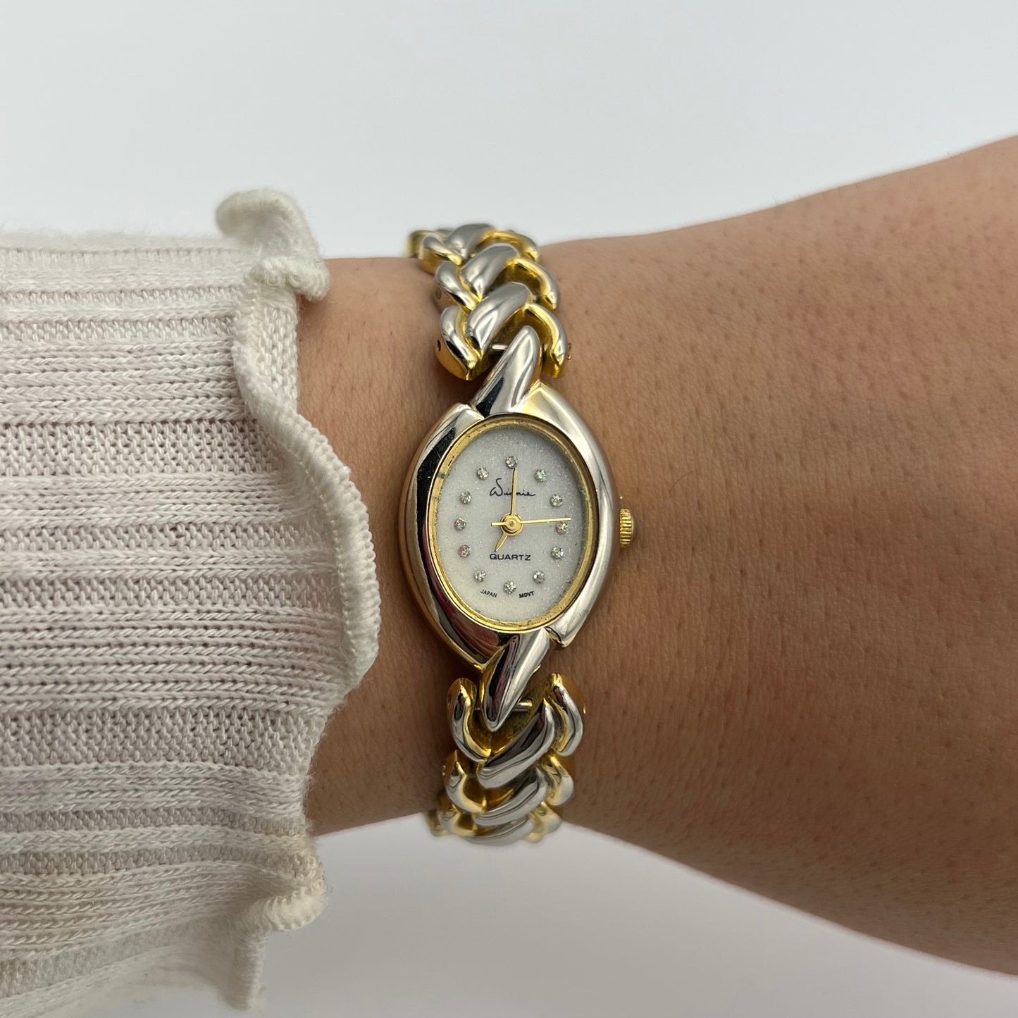 ✨ Gold-Toned Watch with Shimmer Dial