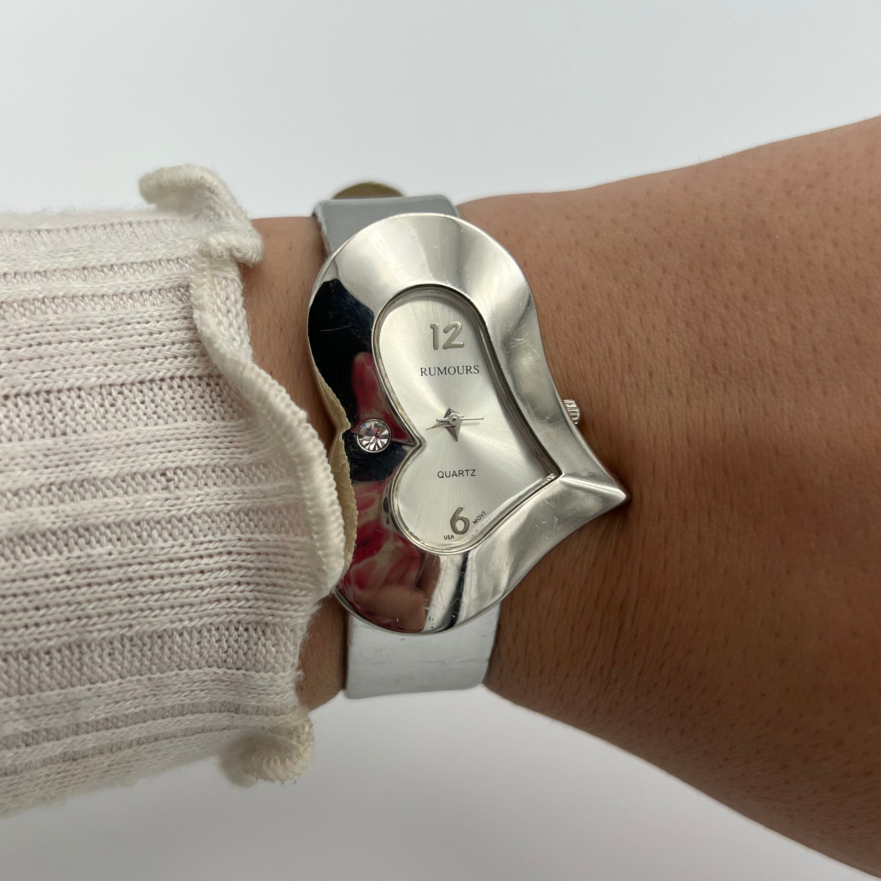 🩶 Heart Shaped Dial Silver-Toned Watch