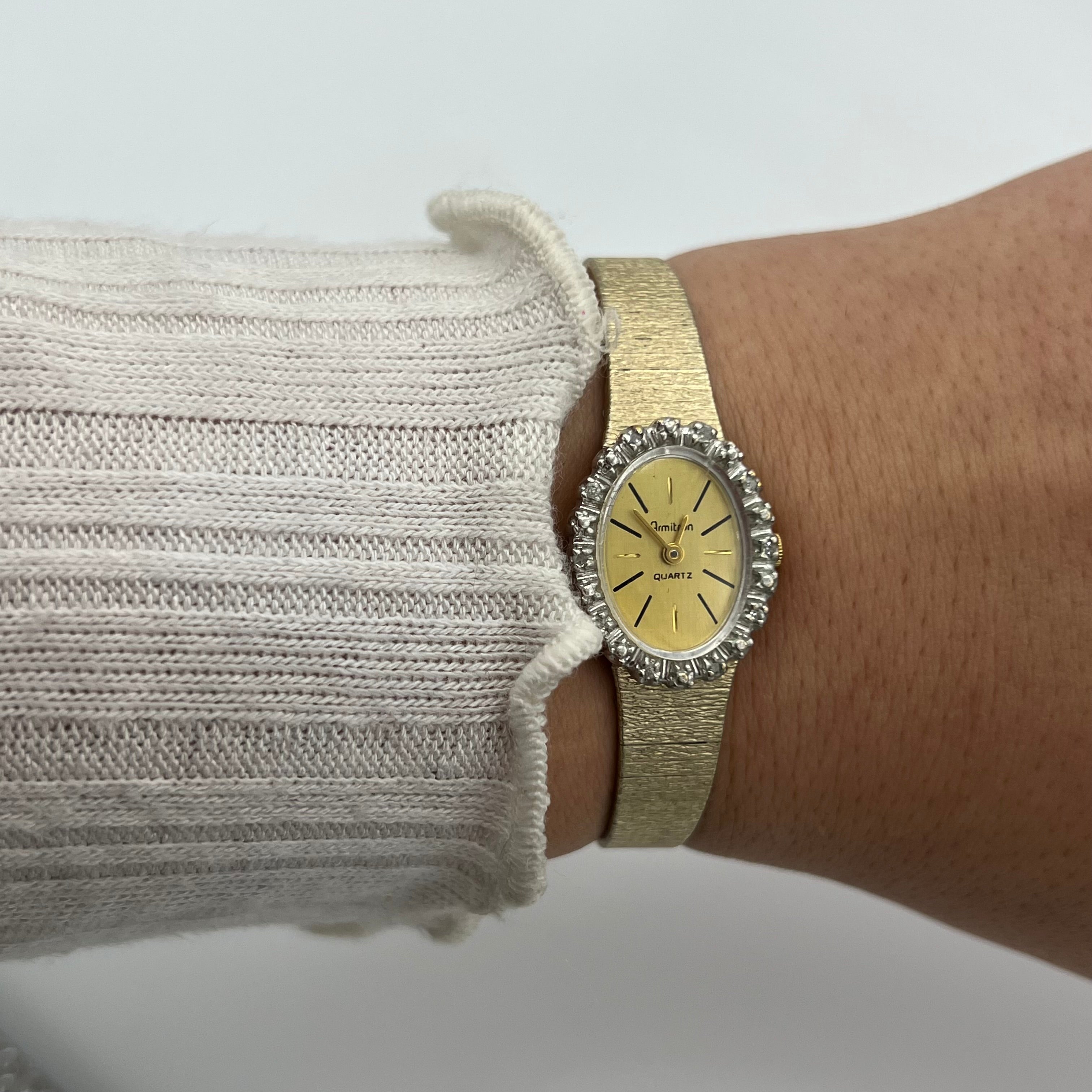 💎✨ Elegant Diamanté Gold-Toned Watch