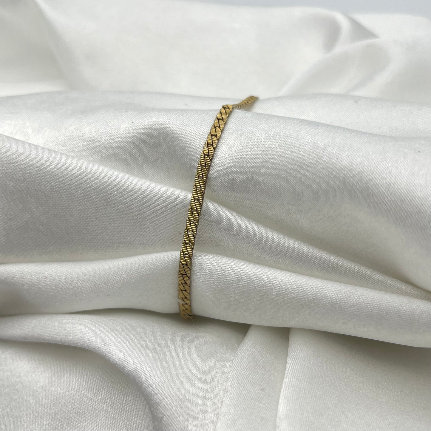 💛 Gold-Toned Bracelet