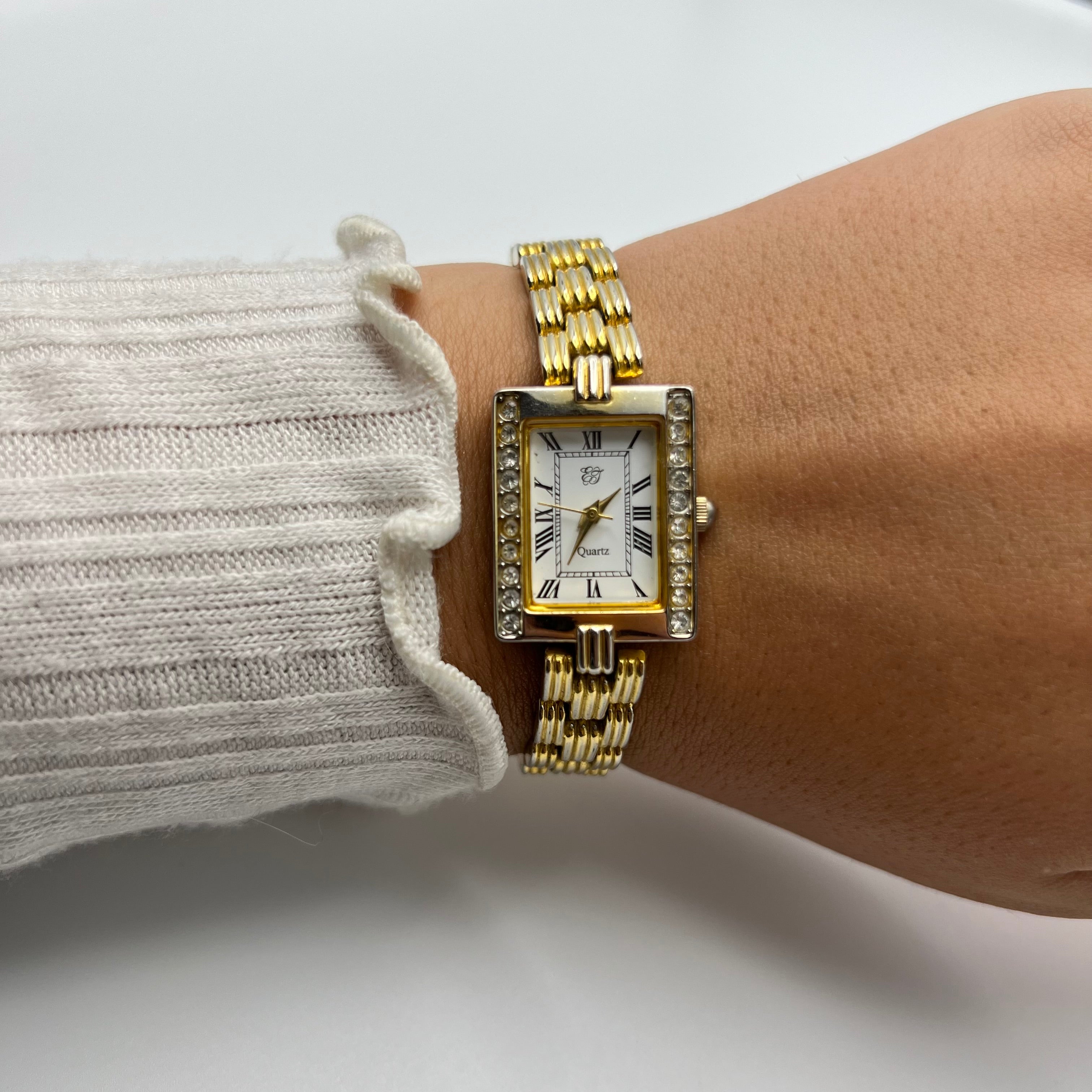 🌟 Luxury-Inspired Gold-Toned Watch