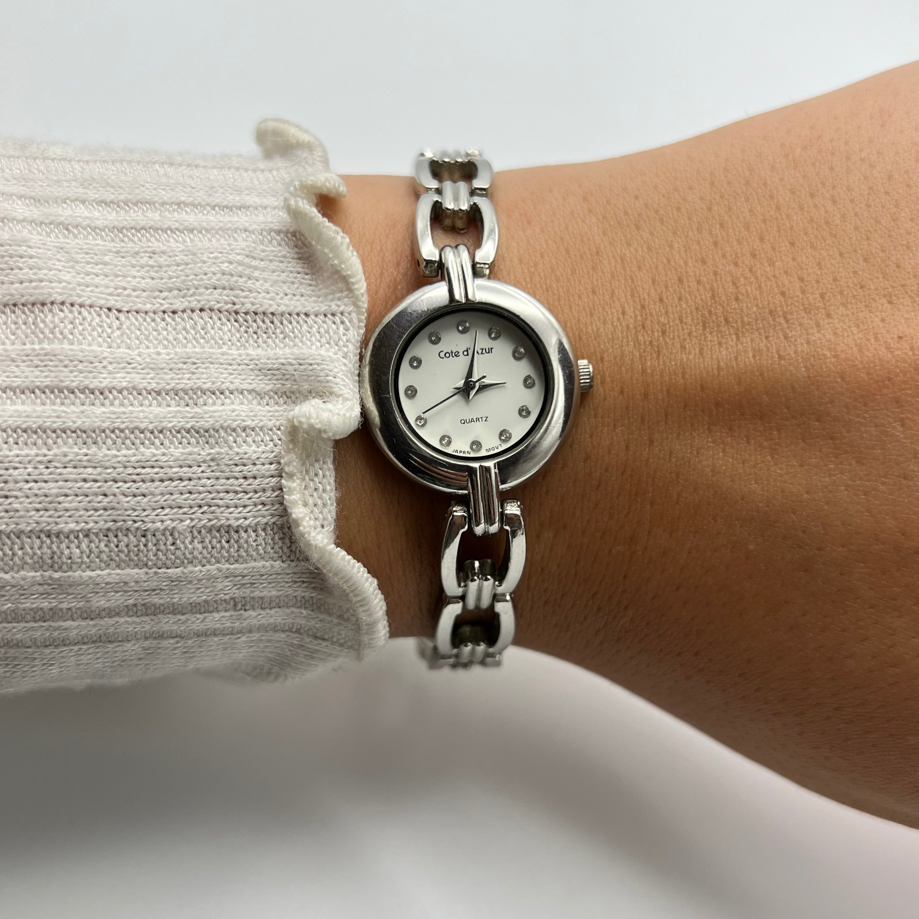 🩶 Silver-Toned Watch with Round Dial