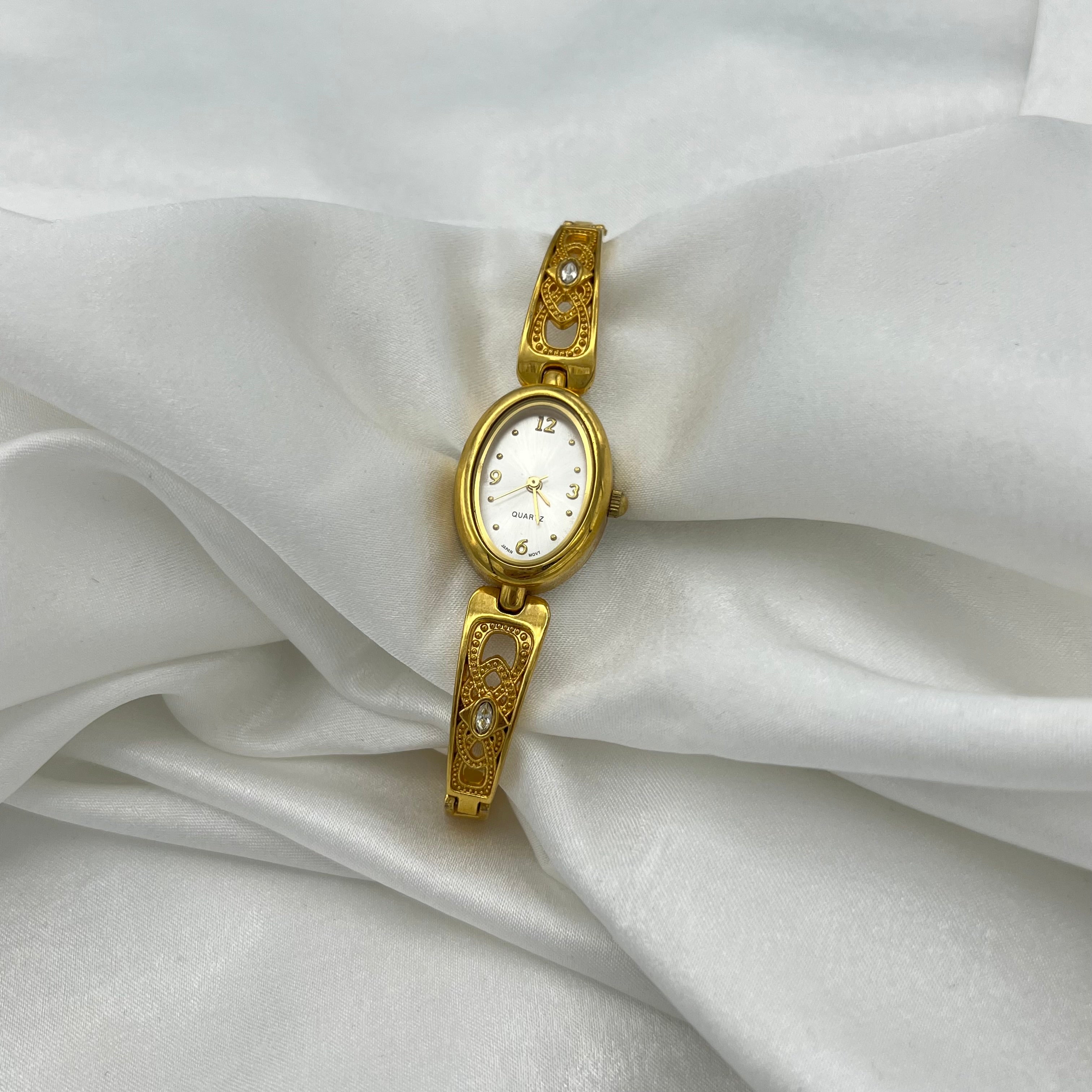 🌟 Gold-Toned Watch with Oval Dial