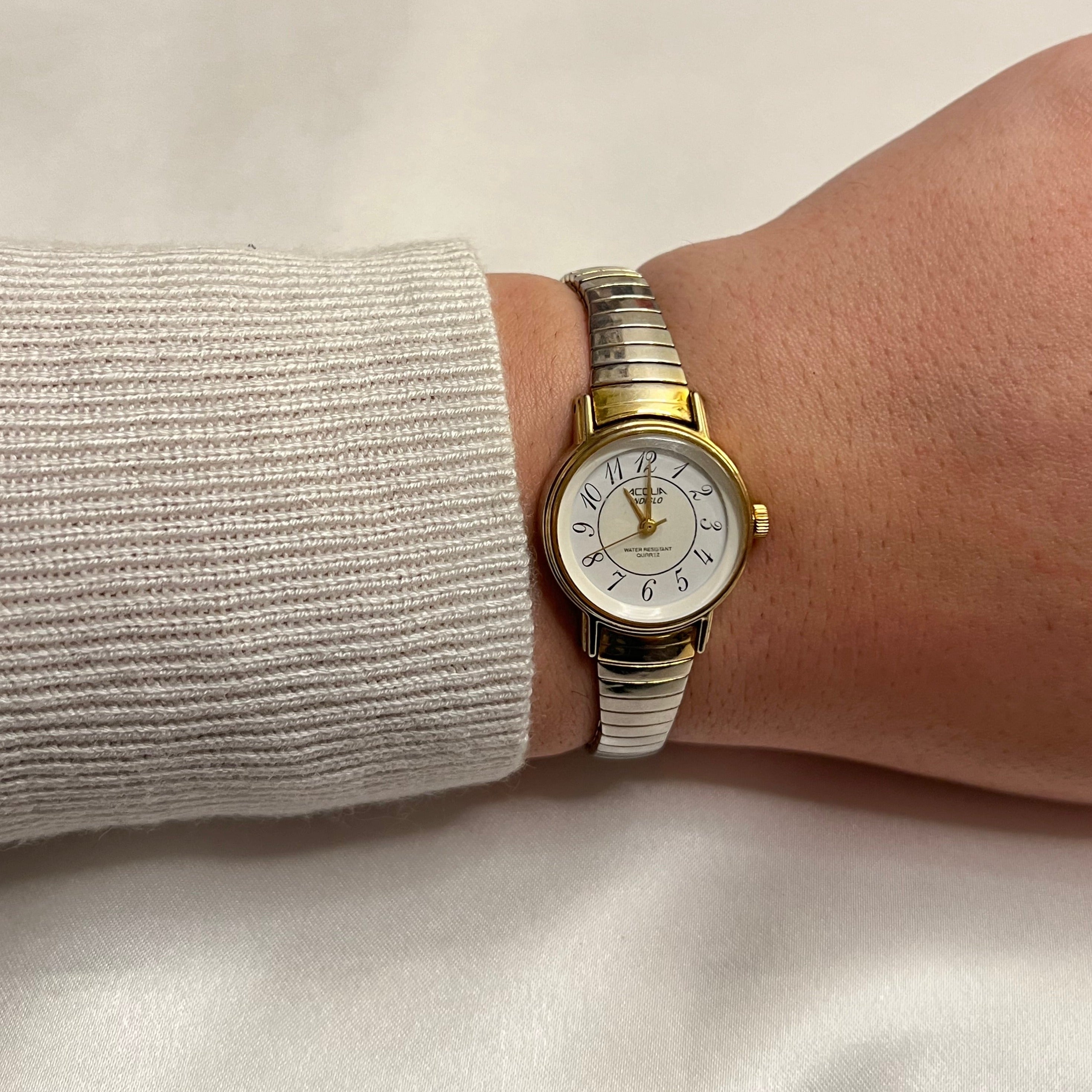 💛🤍 Two-Toned Round Face Watch