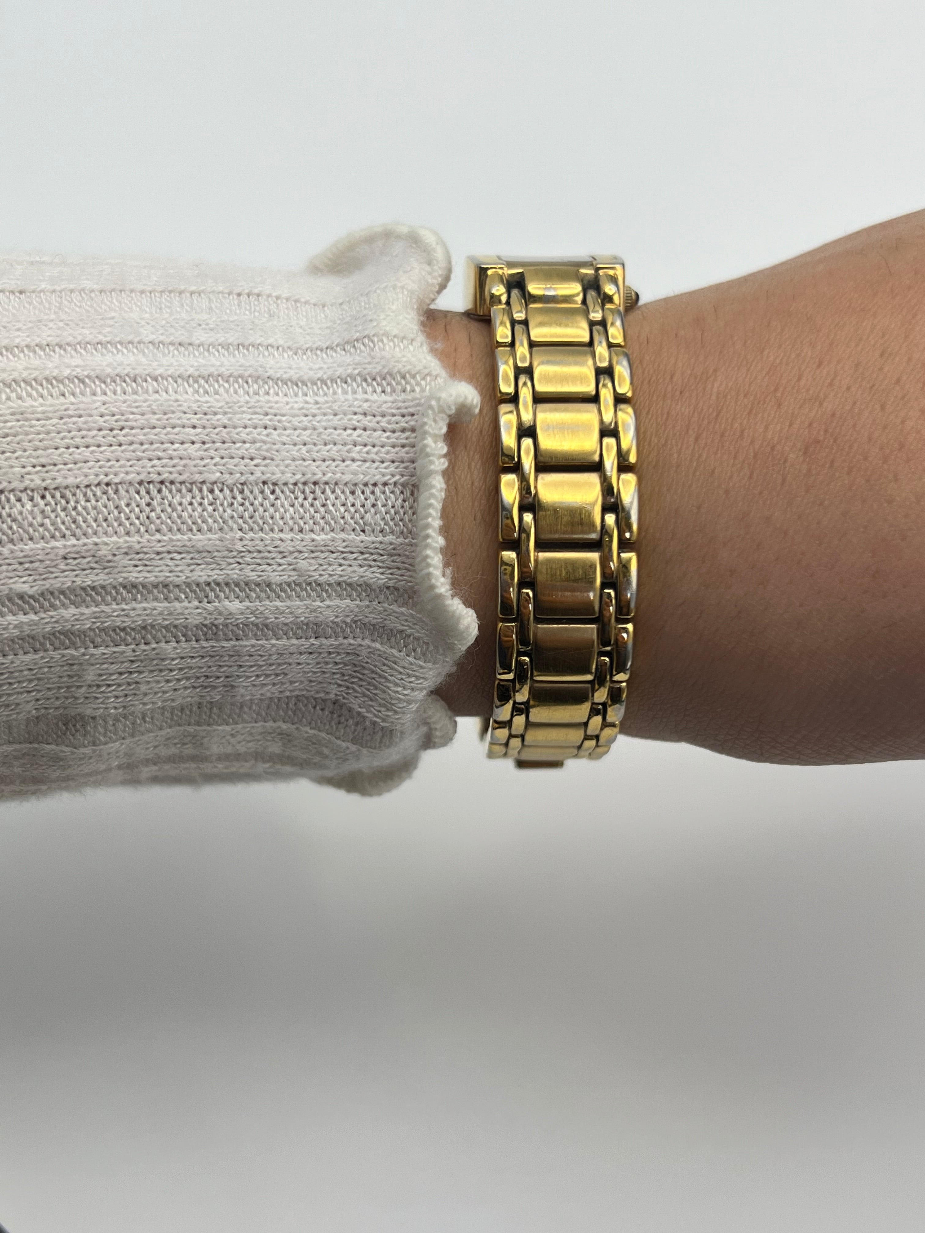 💛 Gold-Toned Tank Watch