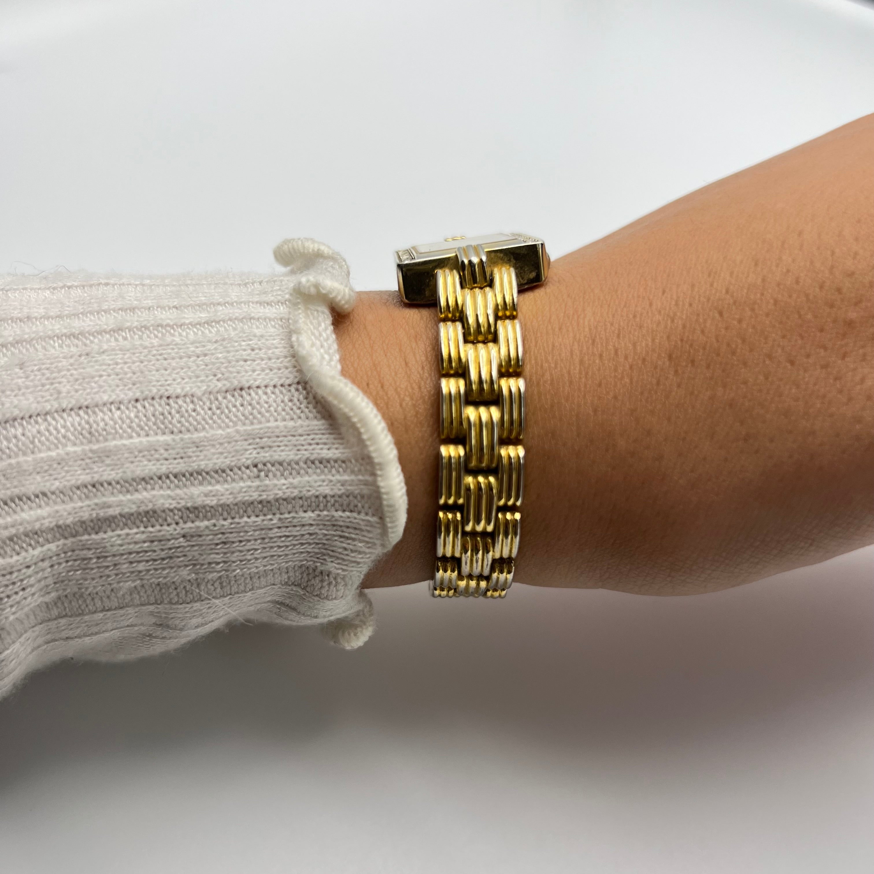 🌟 Luxury-Inspired Gold-Toned Watch