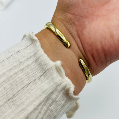 ☃️ Gold-Toned Snowman Watch