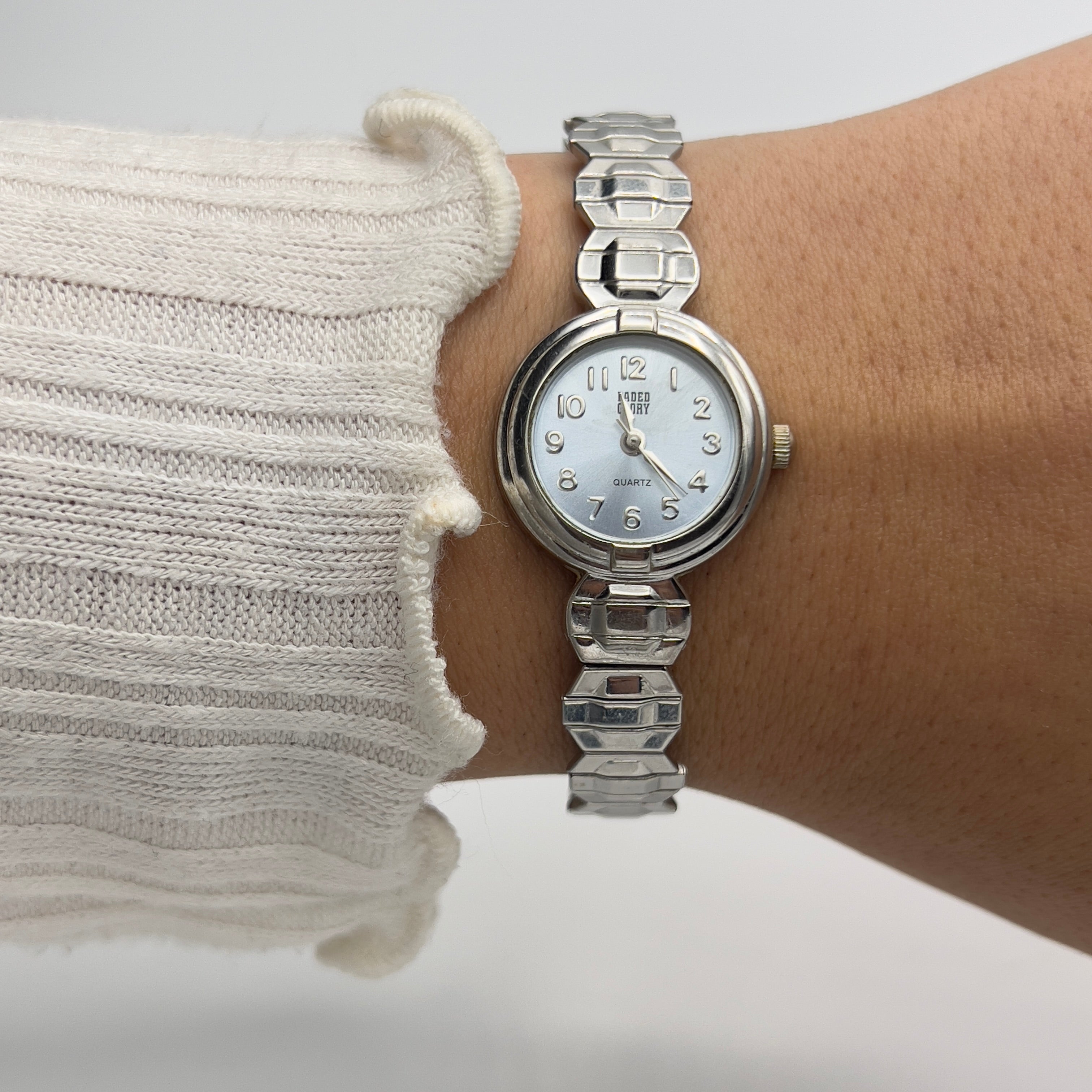 💎 Unique Silver-Toned Watch