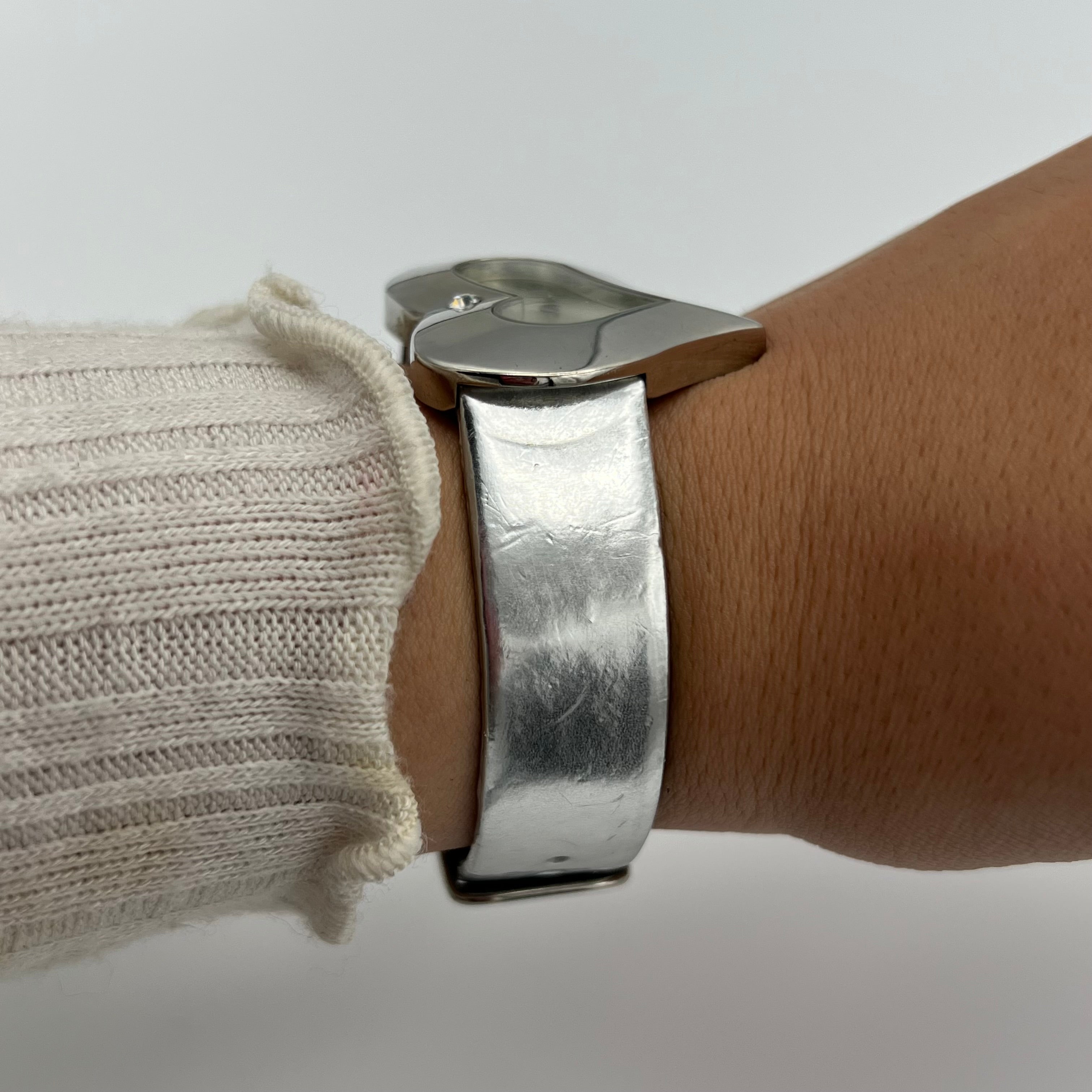 🩶 Heart Shaped Dial Silver-Toned Watch