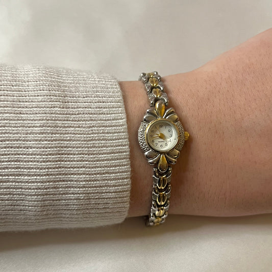 💛🤍 Two-Toned Detailed Face Watch