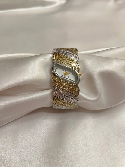 💛🤍 Two-Toned Detailed Cuff Watch