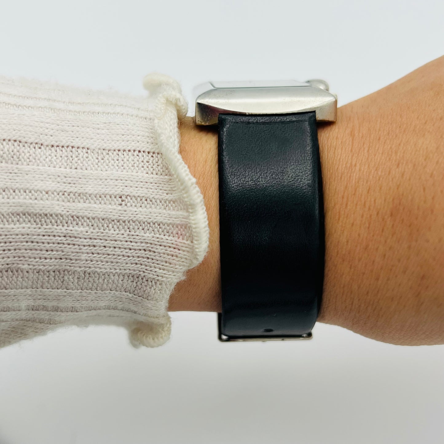 🩶 Silver-Toned Leather Watch