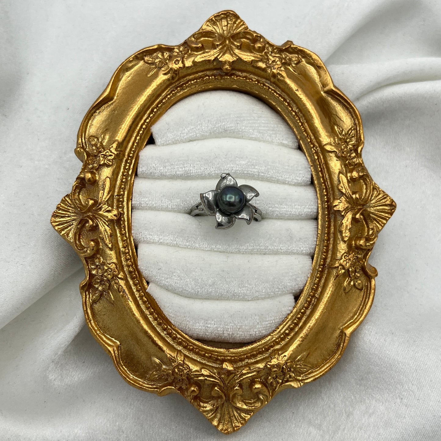 Dark Pearl Gray Flower Ring