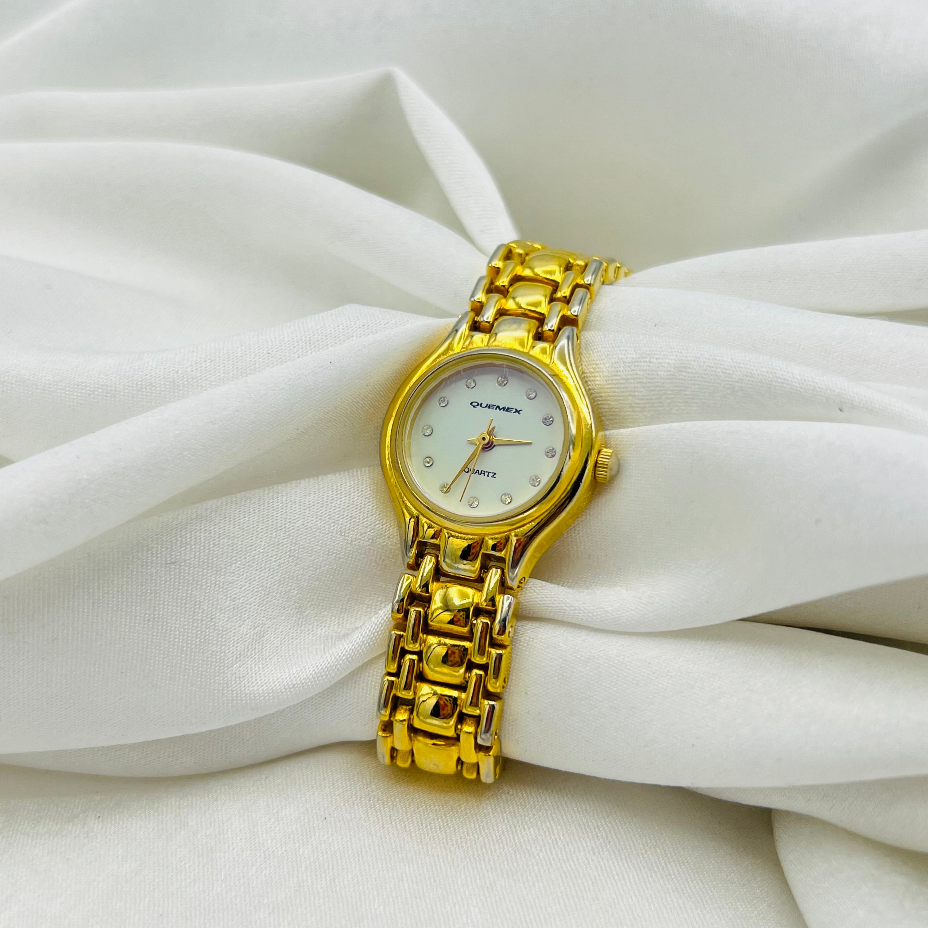 💛 Gold-Toned Watch
