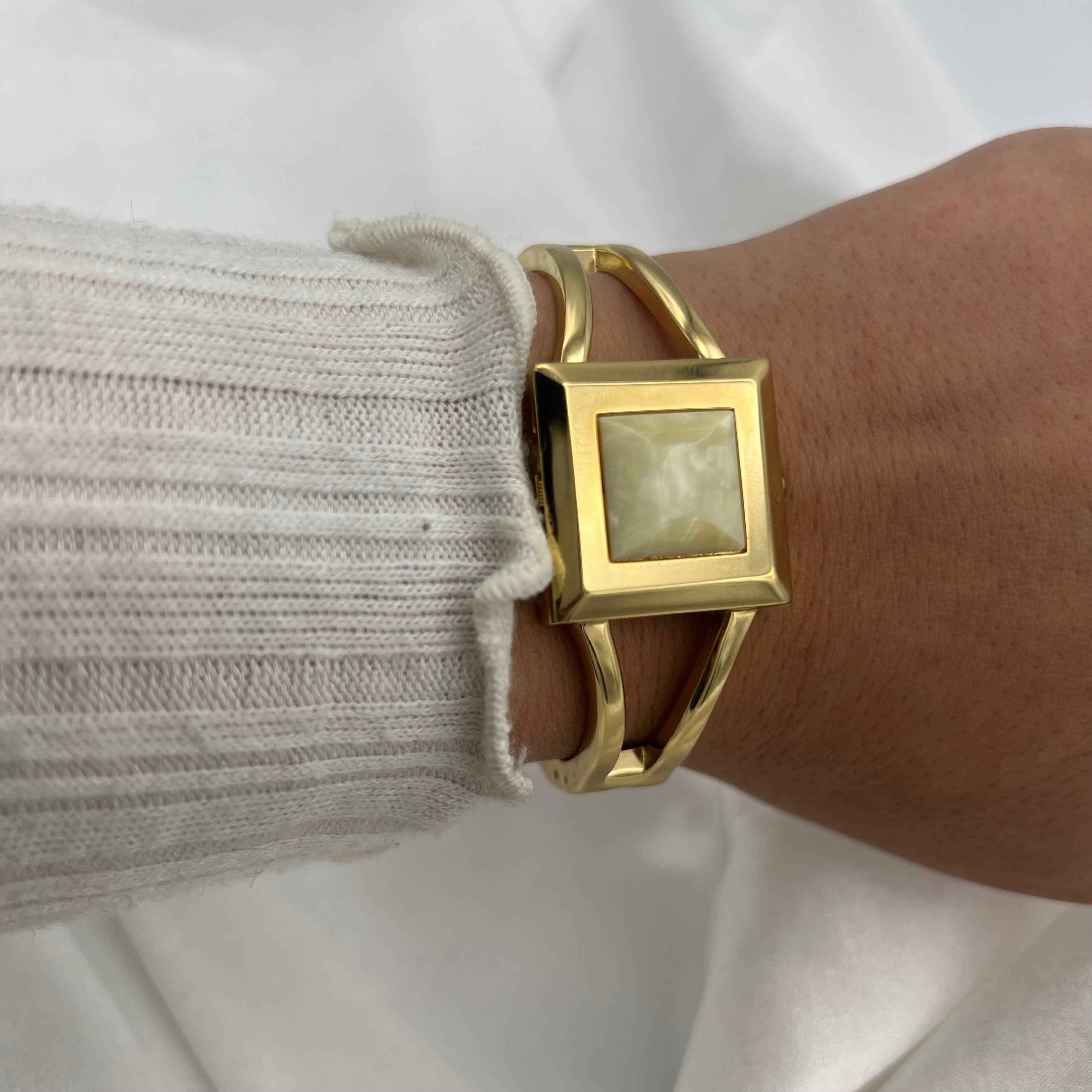 🤍 Gold-Toned Peek-a-boo Watch with White Stone