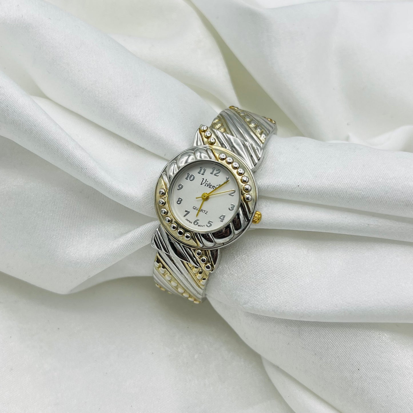 💛🩶 Two-Toned Round Dial Watch