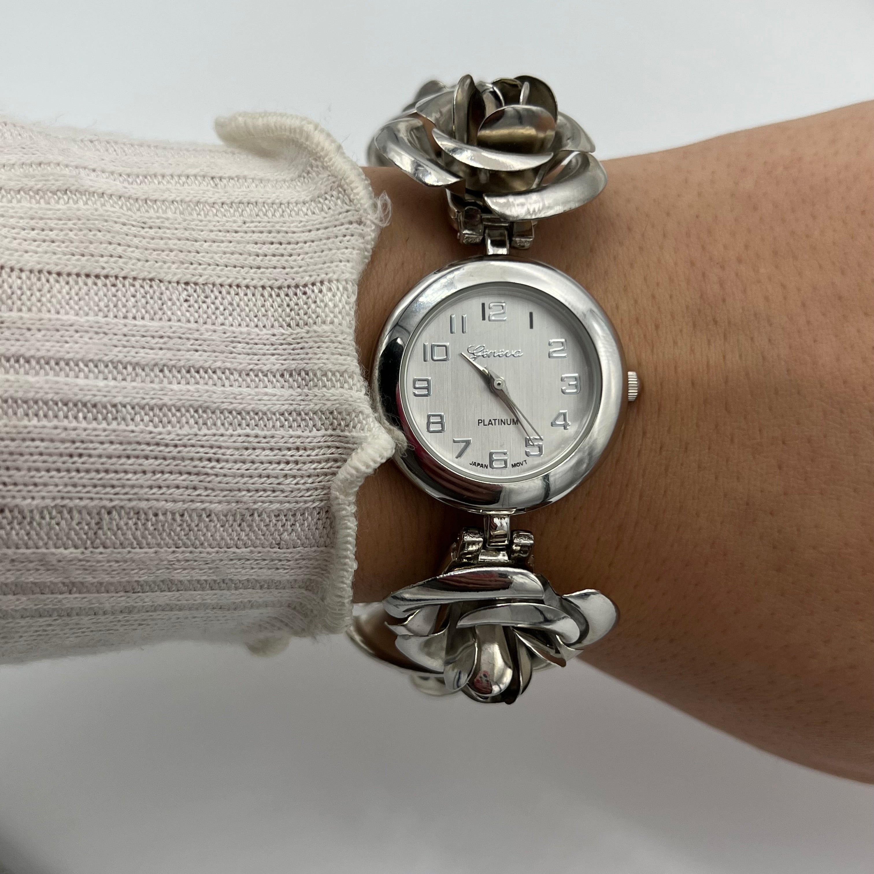 🩶🌹 Silver-Toned Rose Watch