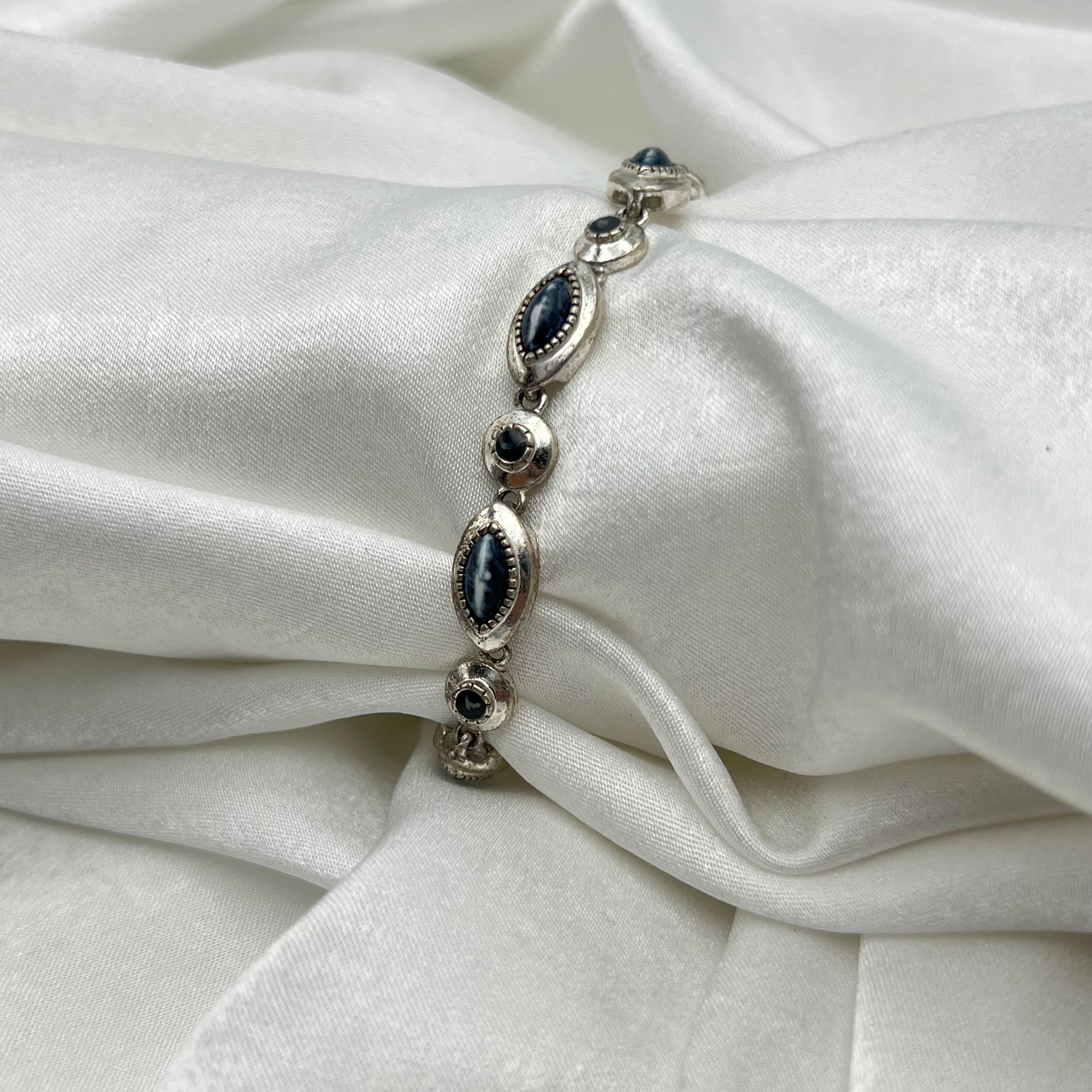 💙 Silver-Toned Navy Blue Detailed Bracelet